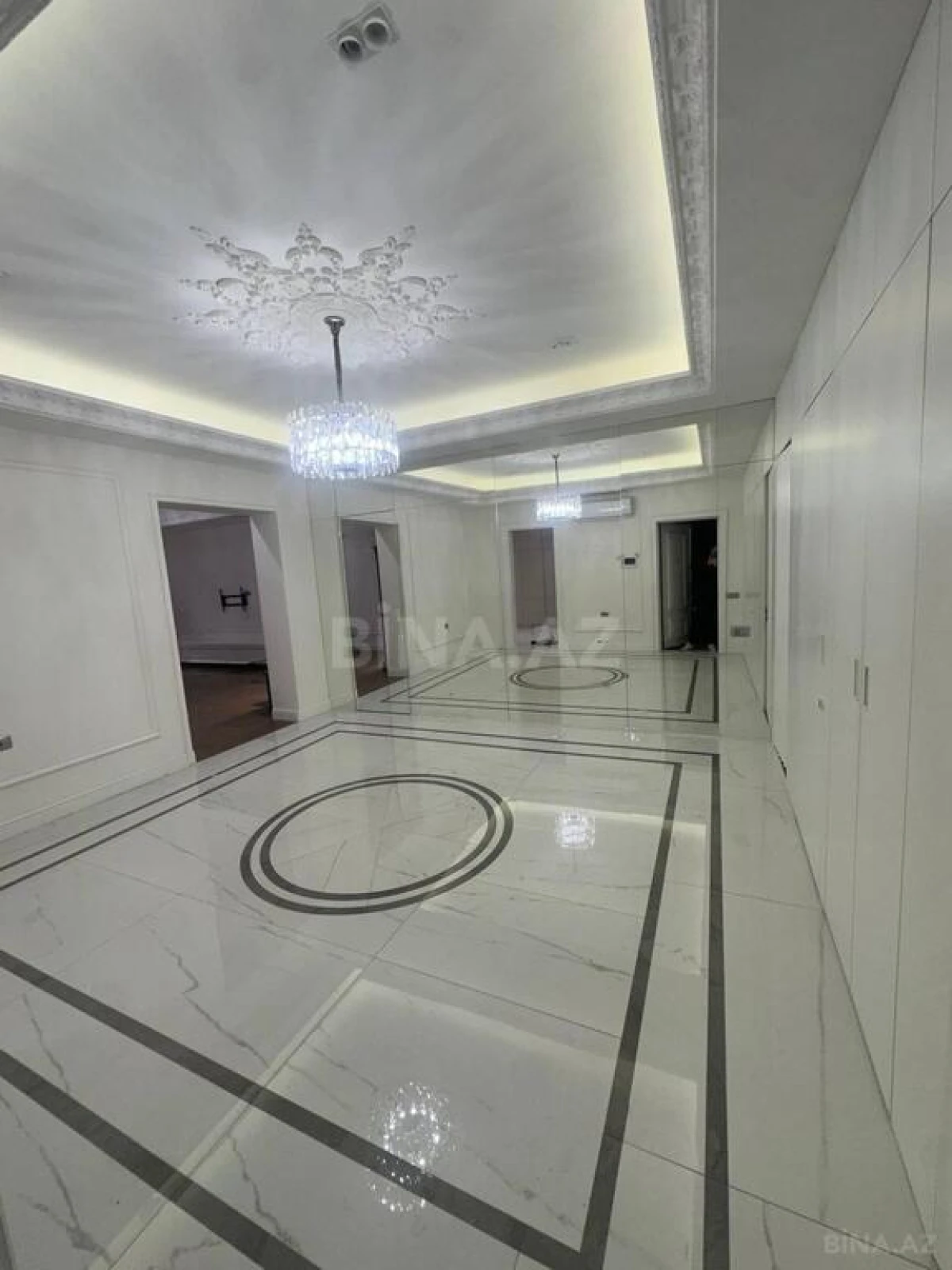 Kirayə verilir 3 otaqlı mənzil 175 m²