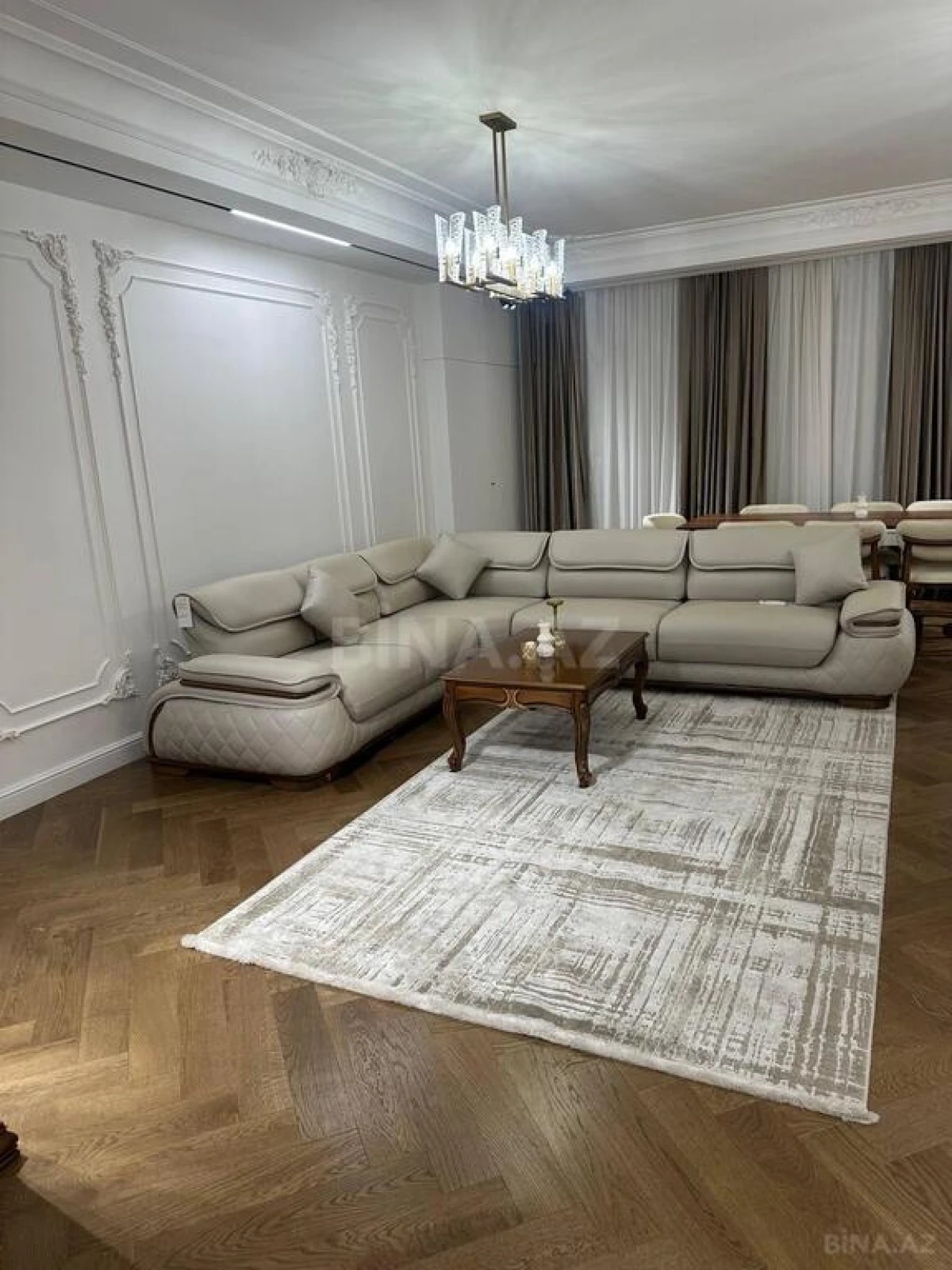 Kirayə verilir 3 otaqlı mənzil 175 m²