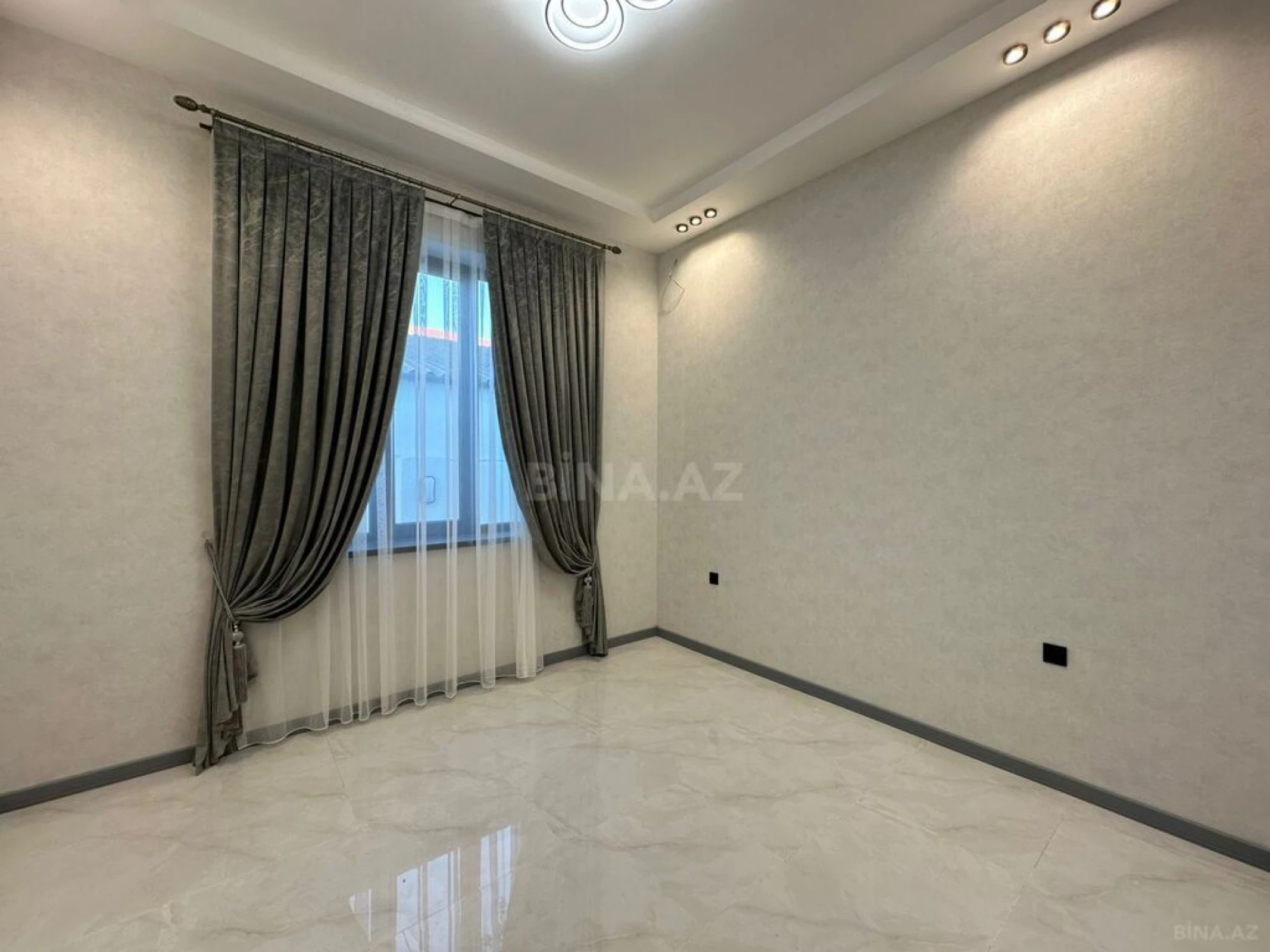 Satılır 5 otaqlı həyət evi 200 m²