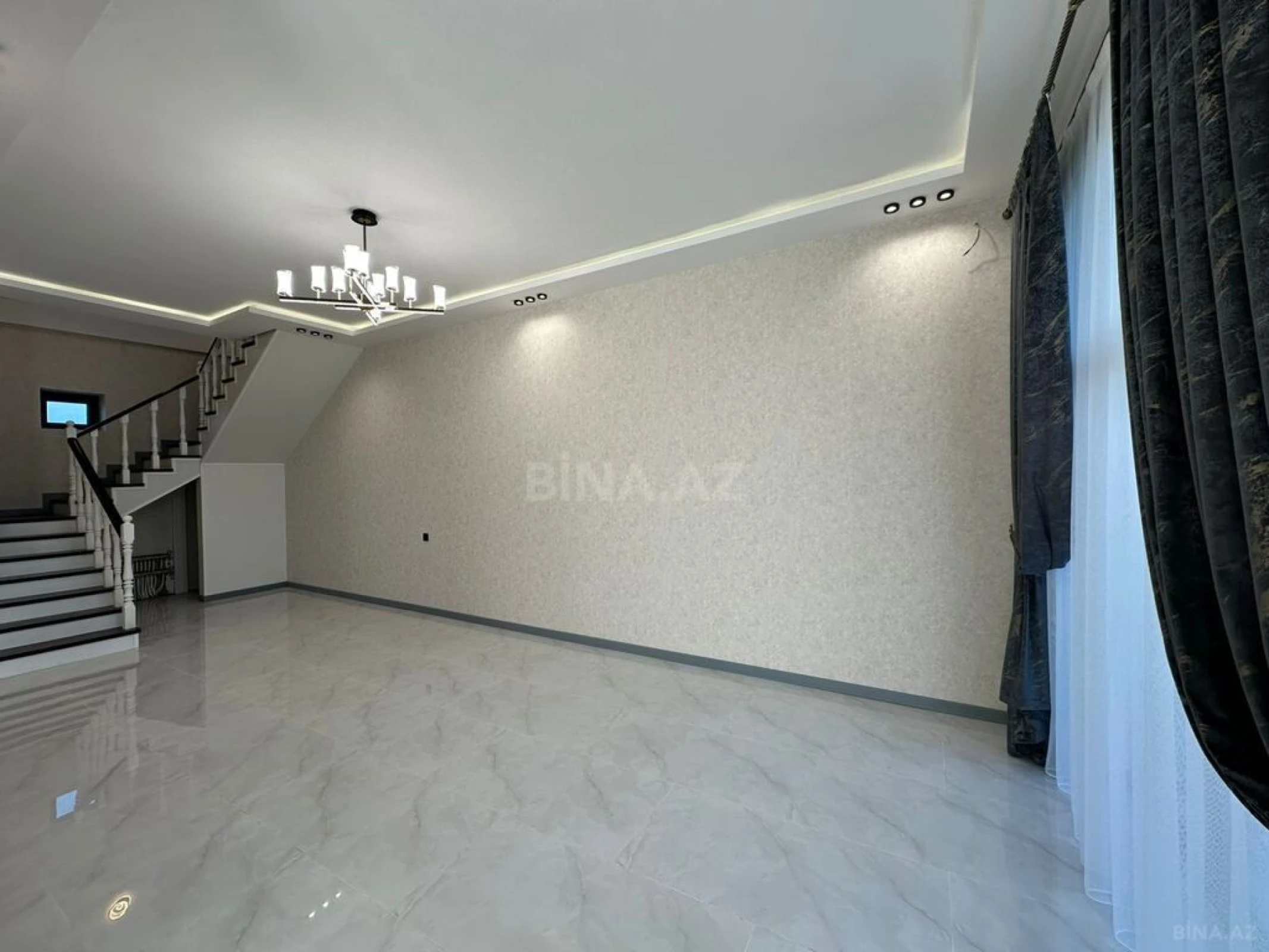 Satılır 5 otaqlı həyət evi 200 m²