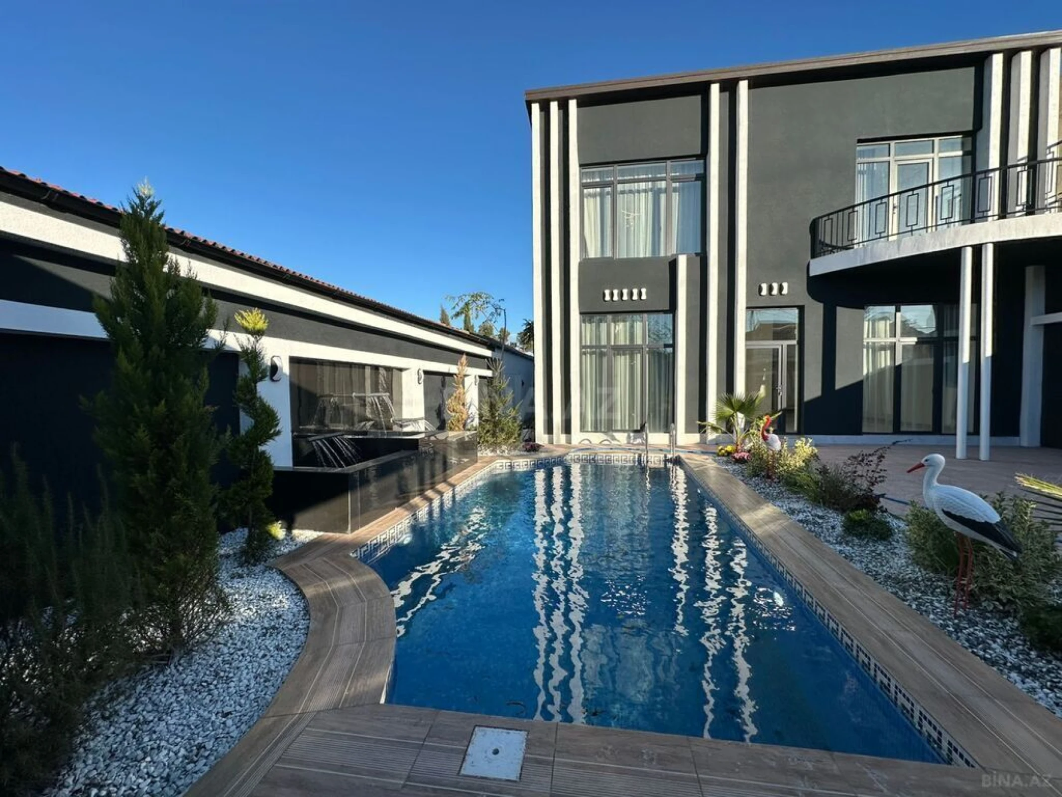 Satılır 5 otaqlı həyət evi 200 m²