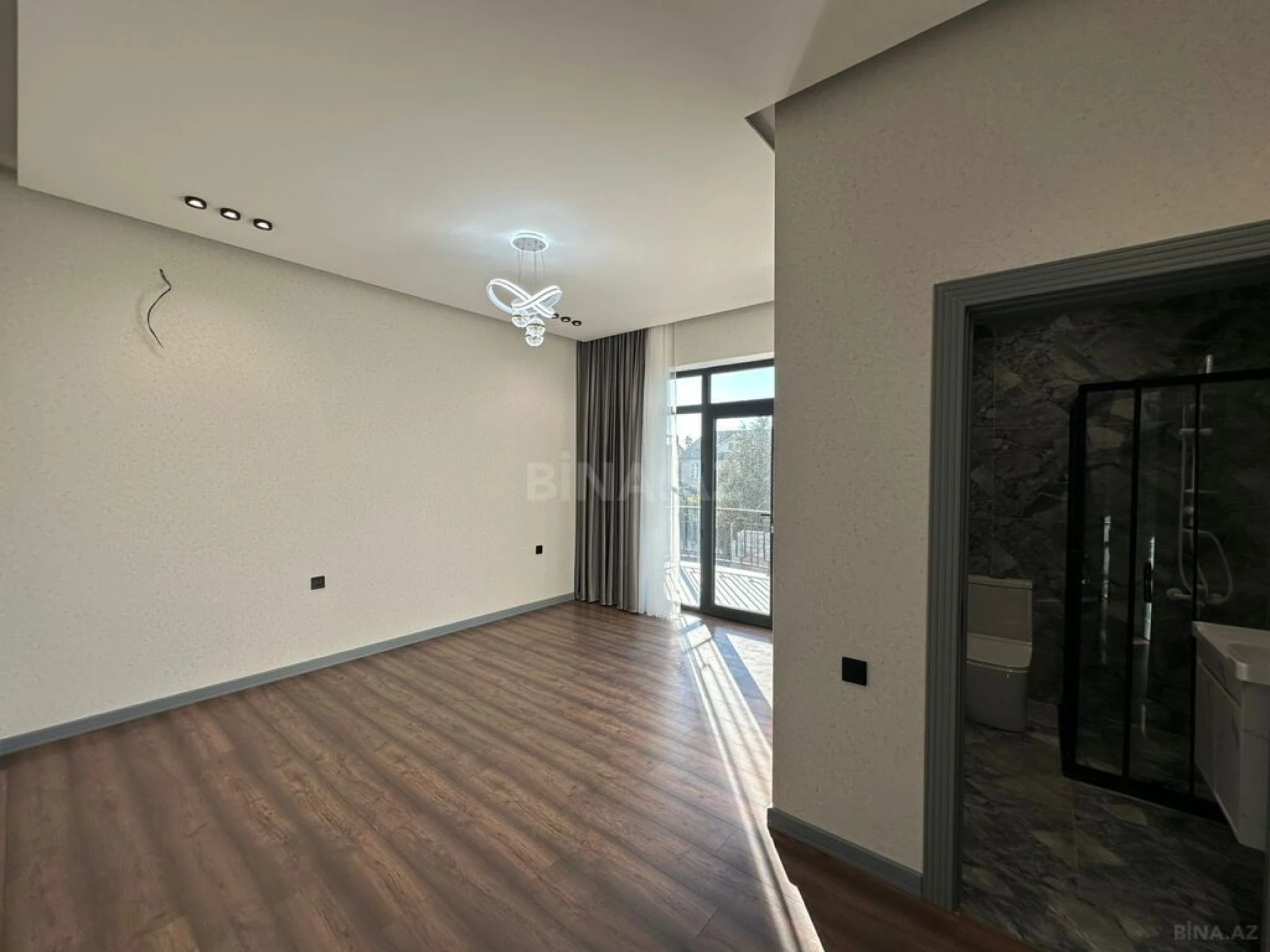 Satılır 5 otaqlı həyət evi 200 m²