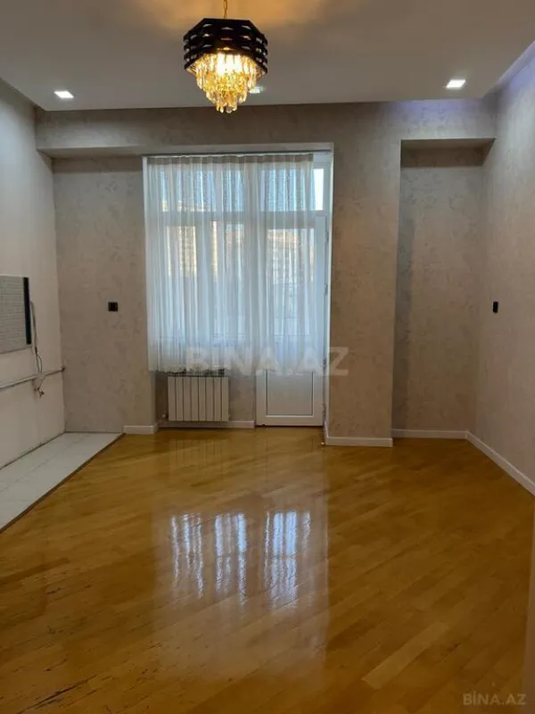 Satılır 3 otaqlı mənzil 140 m²