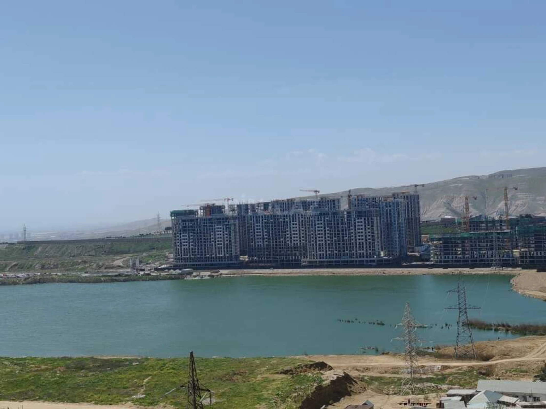 Satılır 2 otaqlı mənzil 75 m²