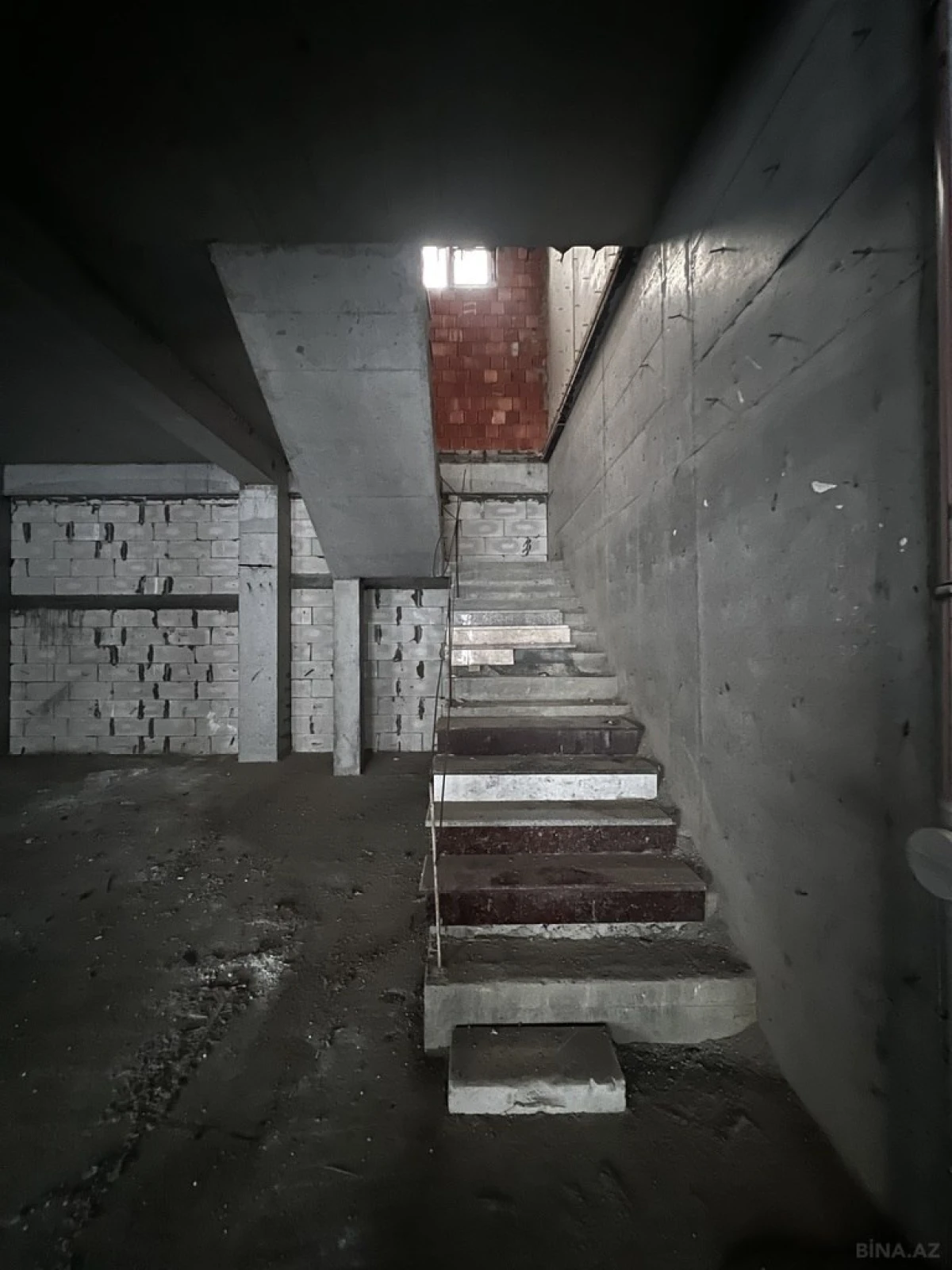 Satılır obyekt 450 m²