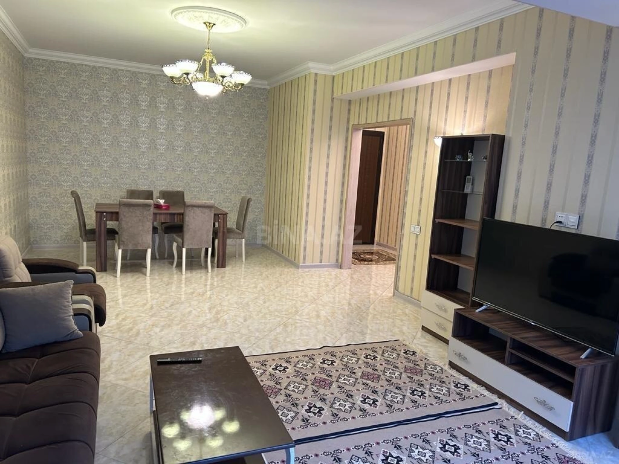 Kirayə verilir 2 otaqlı mənzil 96 m²