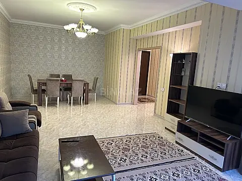 Kirayə verilir 2 otaqlı mənzil 96 m²