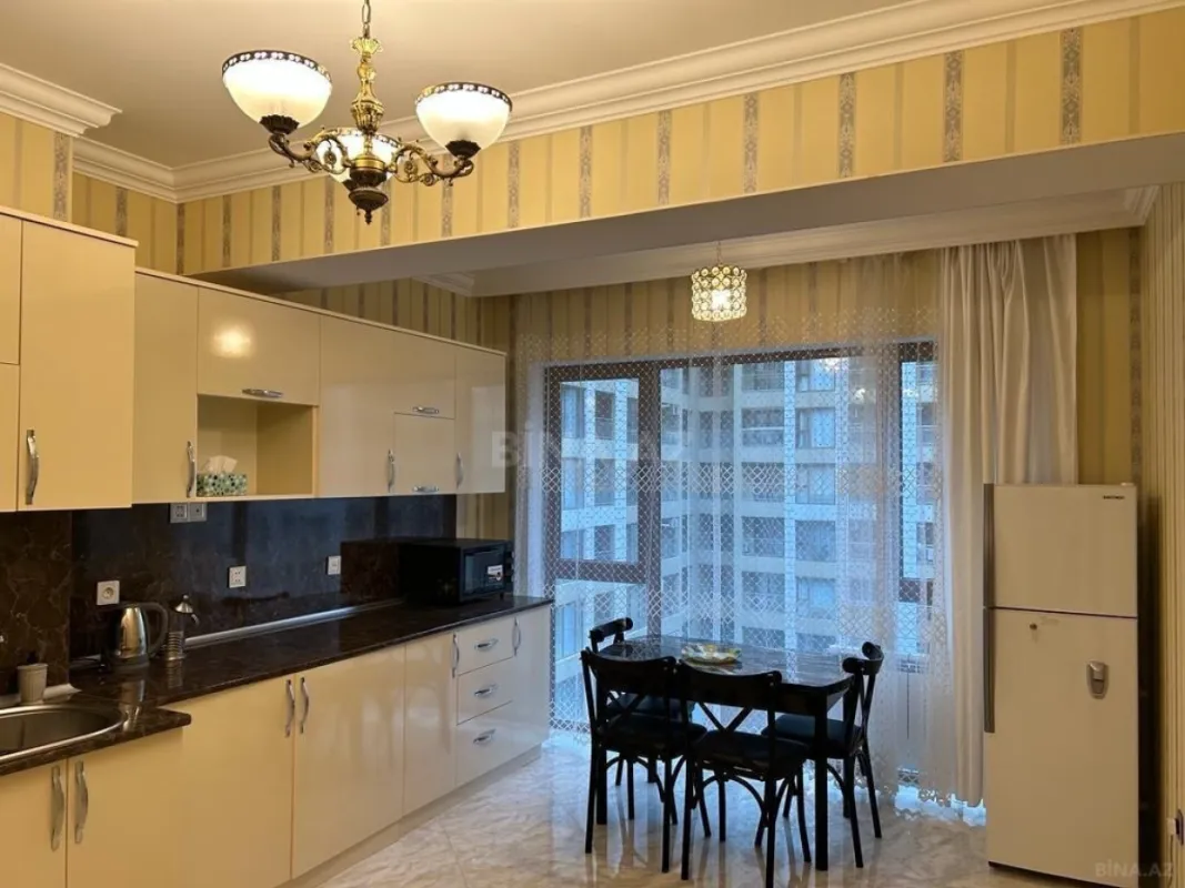 Kirayə verilir 2 otaqlı mənzil 96 m²
