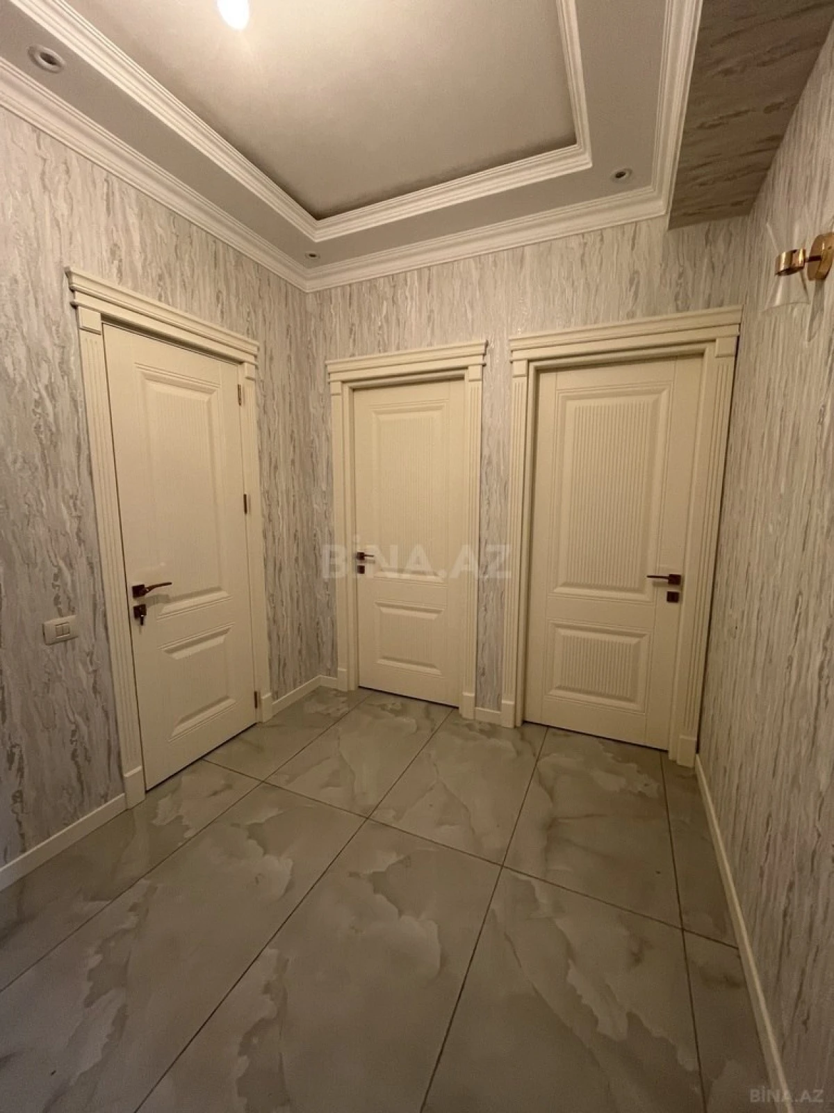 Satılır 3 otaqlı mənzil 119 m²