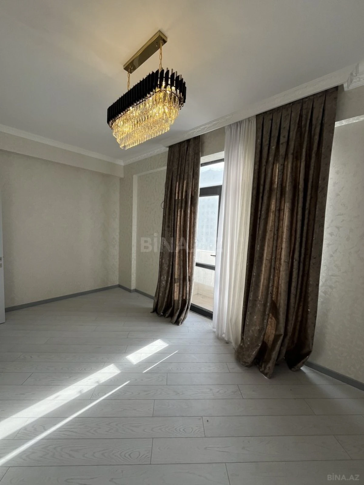 Satılır 2 otaqlı mənzil 85 m²