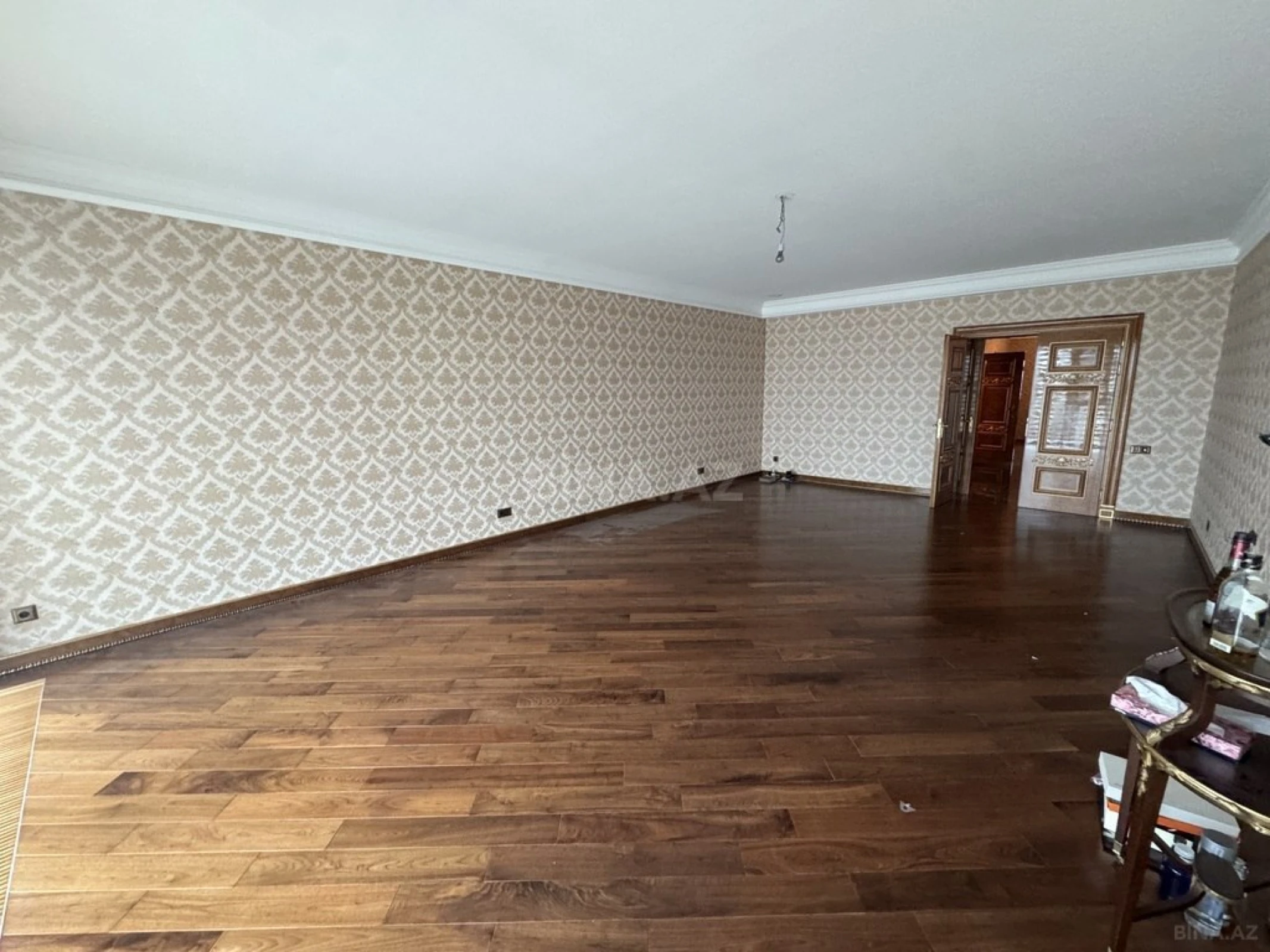 Satılır 3 otaqlı mənzil 215 m²