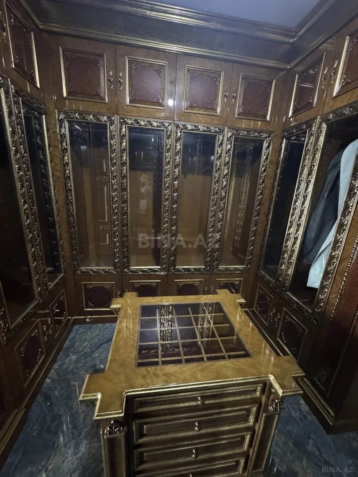 Satılır 3 otaqlı mənzil 215 m²