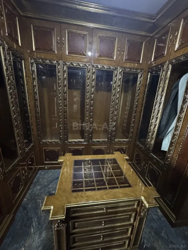 Satılır 3 otaqlı mənzil 215 m²