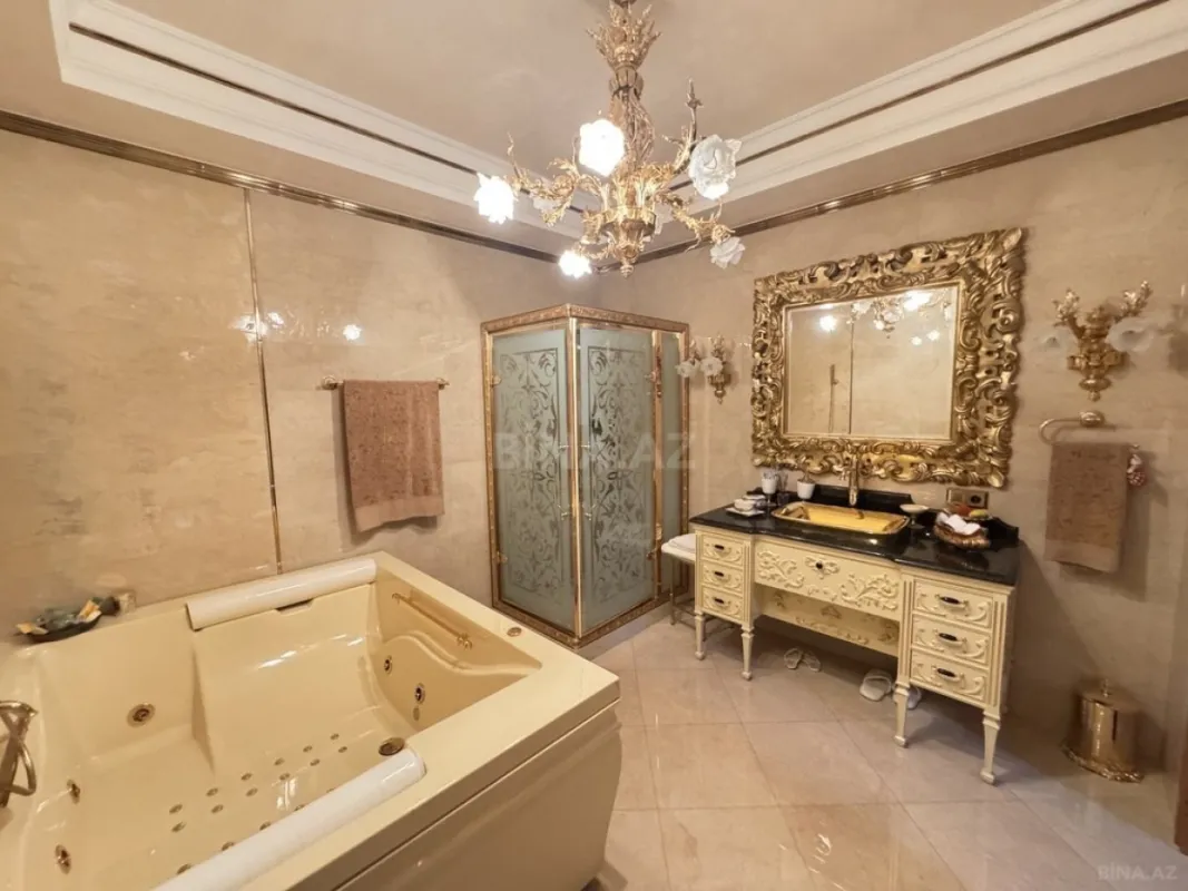 Satılır 3 otaqlı mənzil 215 m²