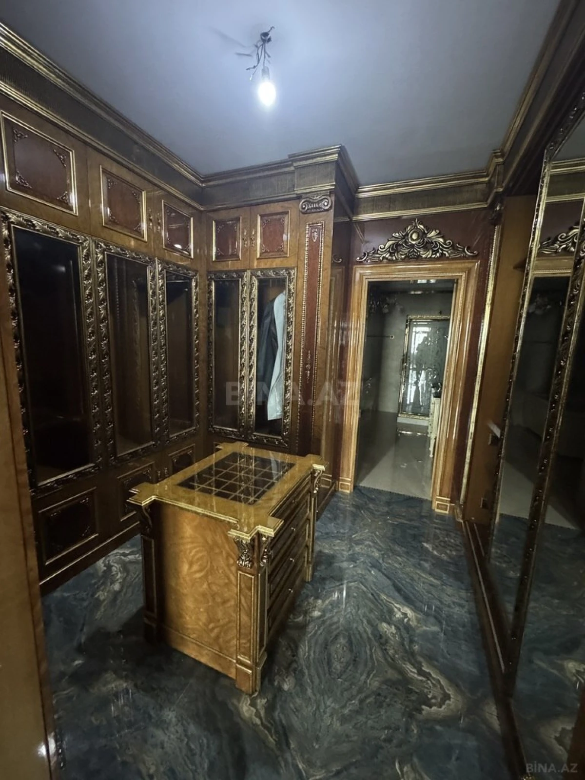 Satılır 3 otaqlı mənzil 215 m²