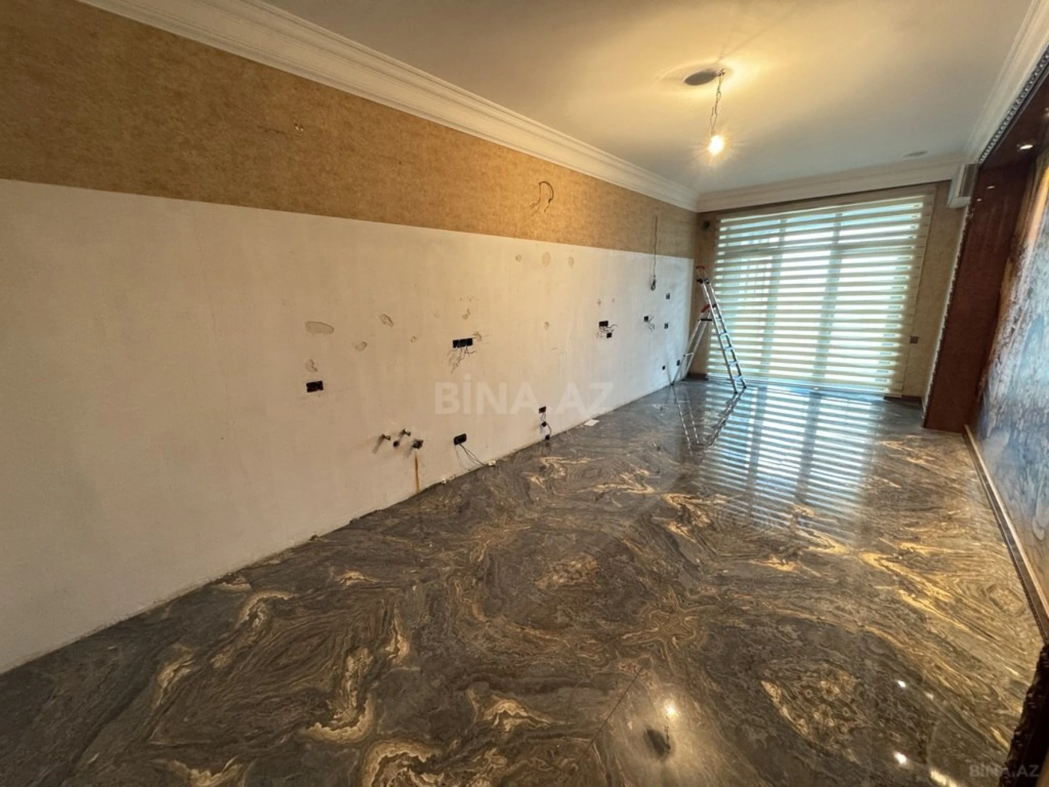 Satılır 3 otaqlı mənzil 215 m²