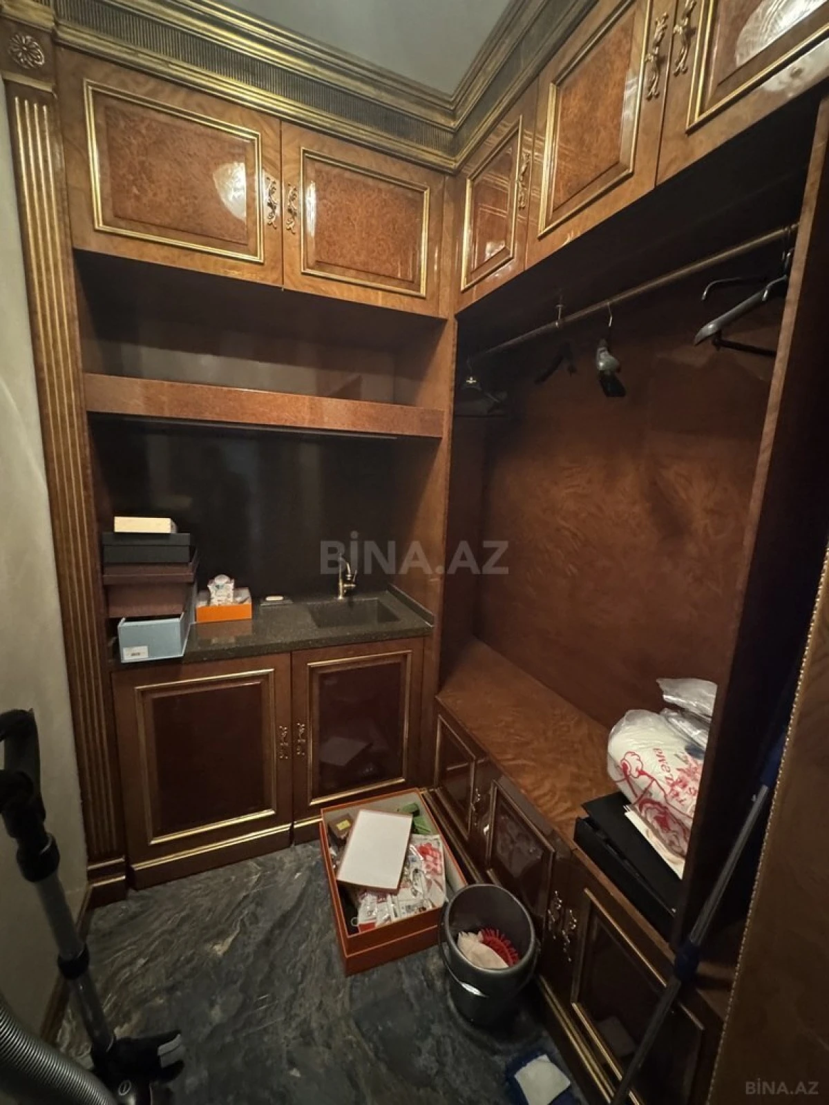 Satılır 3 otaqlı mənzil 215 m²