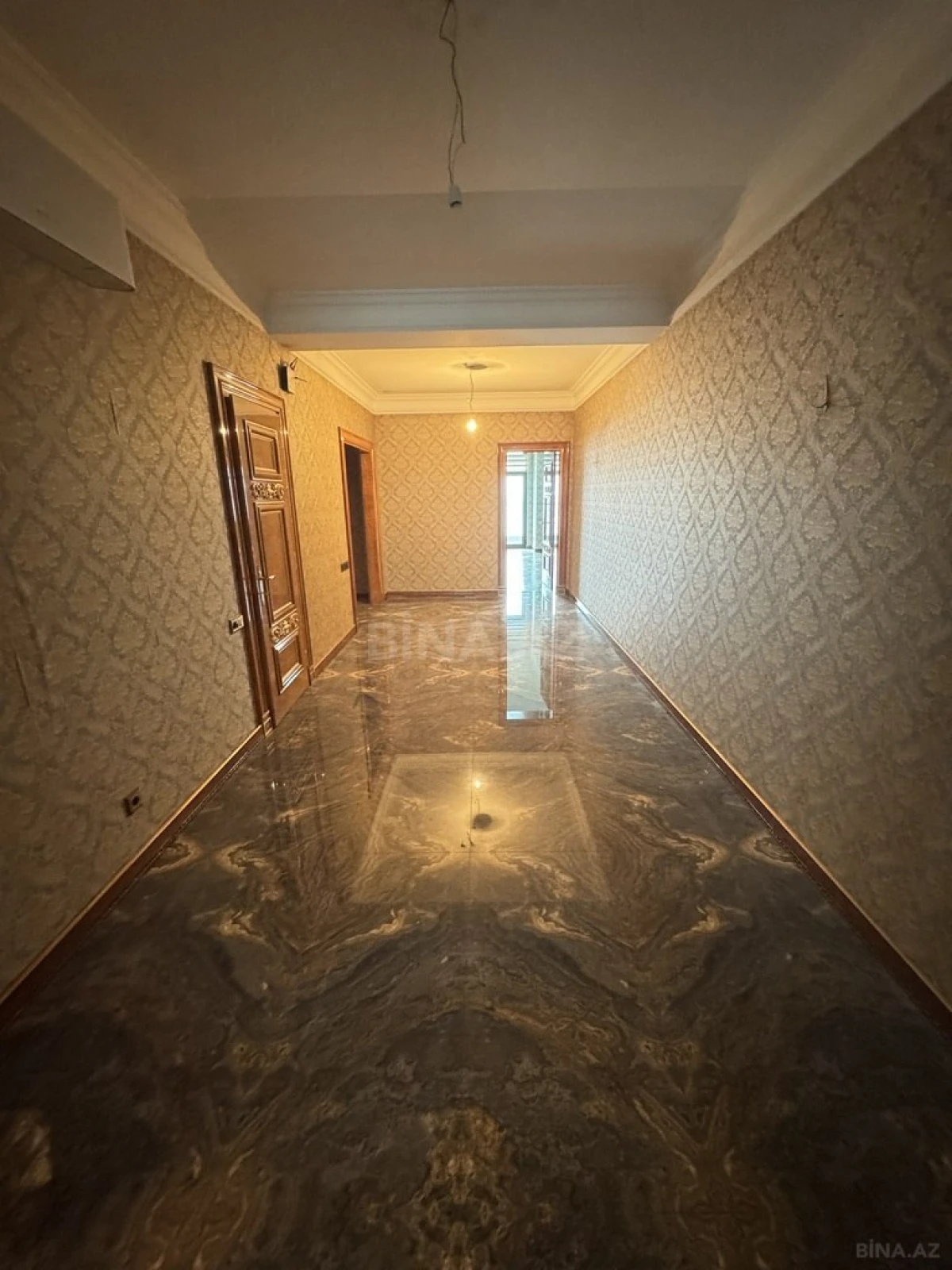 Satılır 3 otaqlı mənzil 215 m²