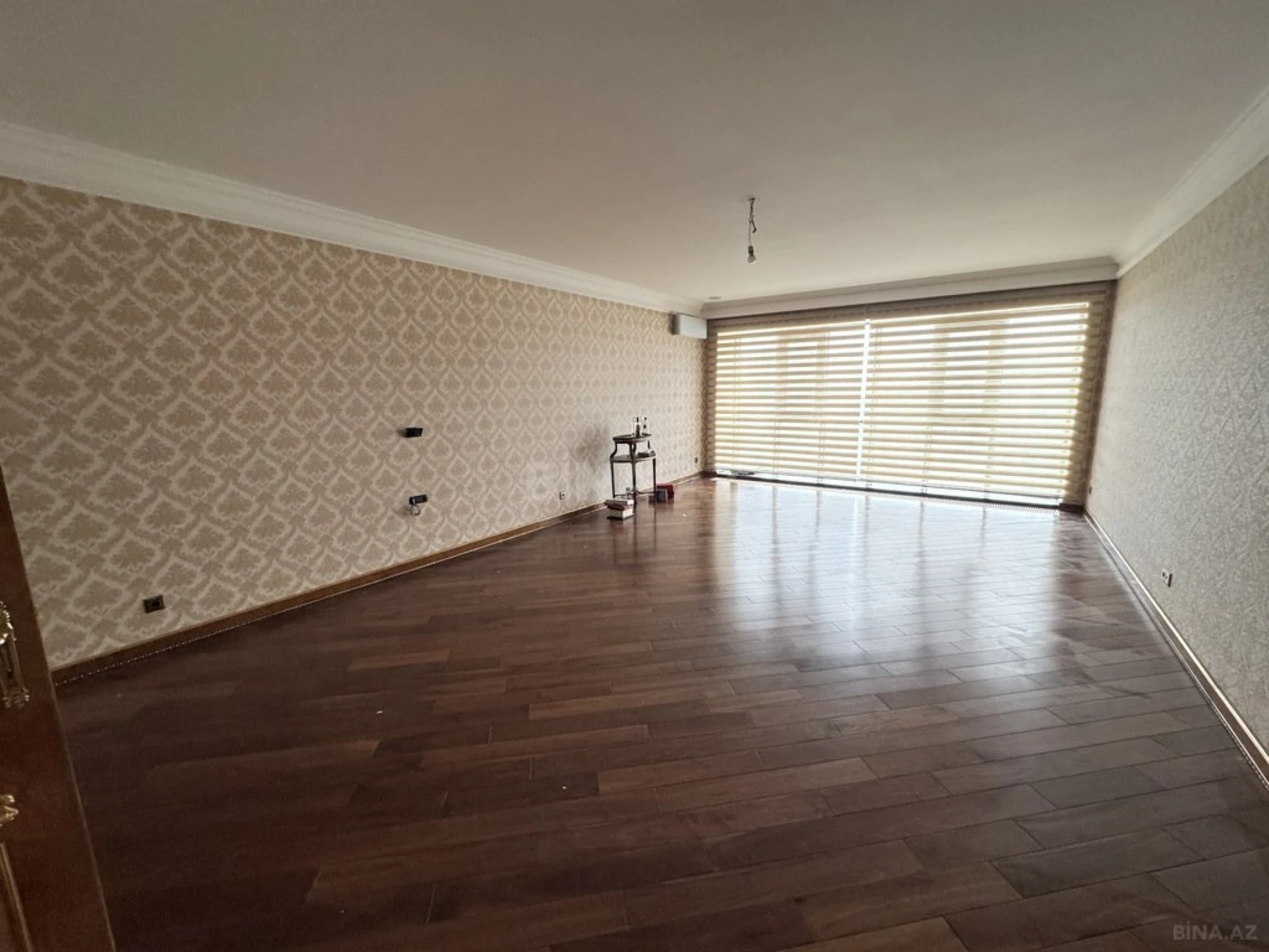 Satılır 3 otaqlı mənzil 215 m²