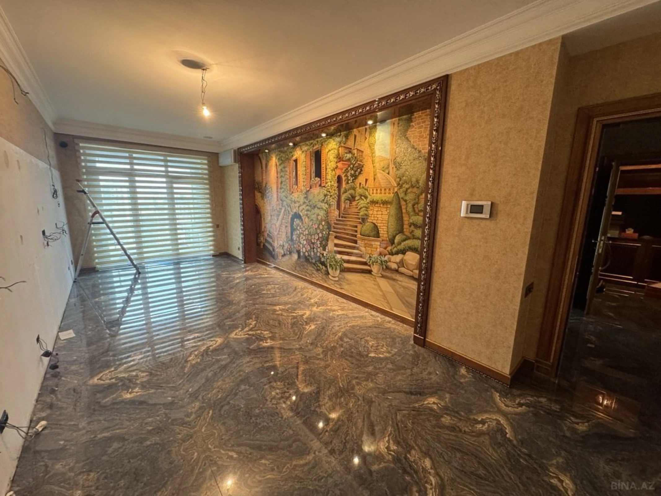 Satılır 3 otaqlı mənzil 215 m²