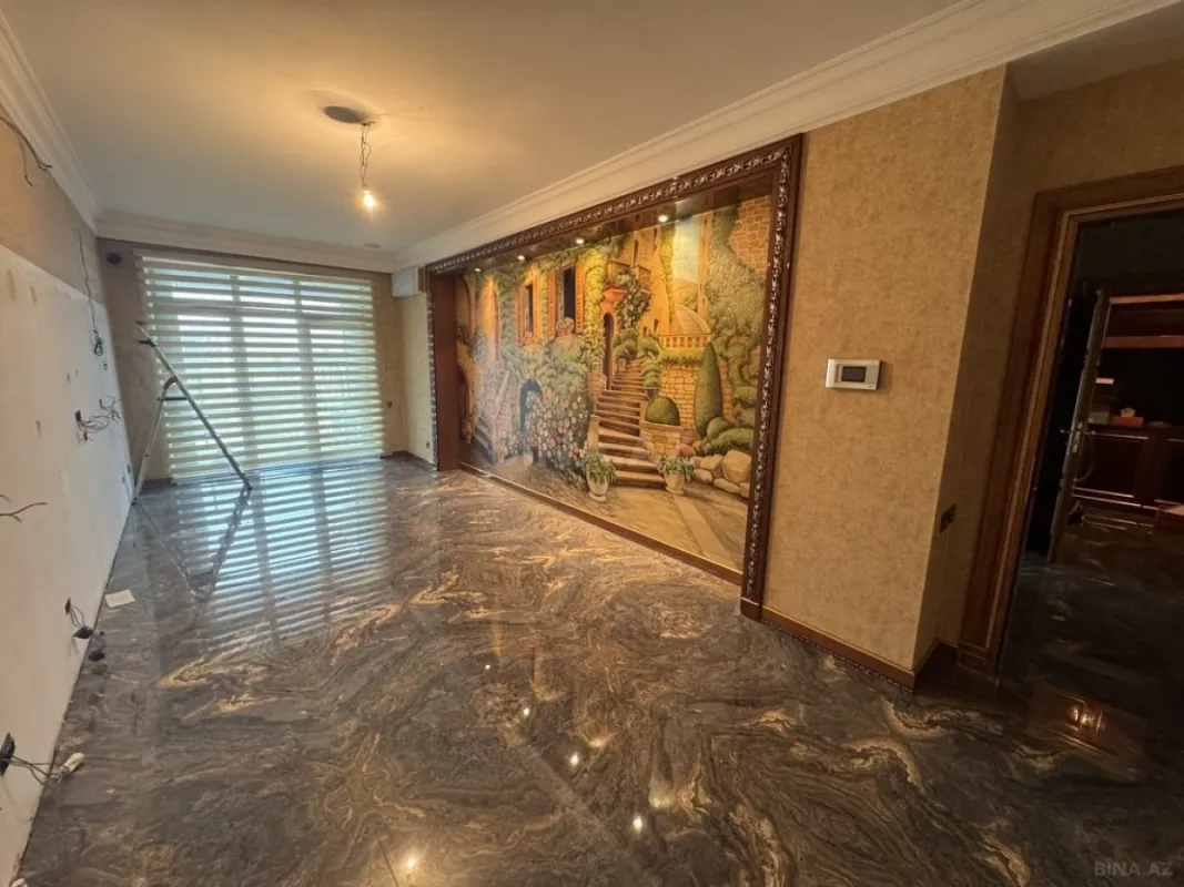 Satılır 3 otaqlı mənzil 215 m²