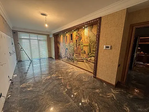 Satılır 3 otaqlı mənzil 215 m²