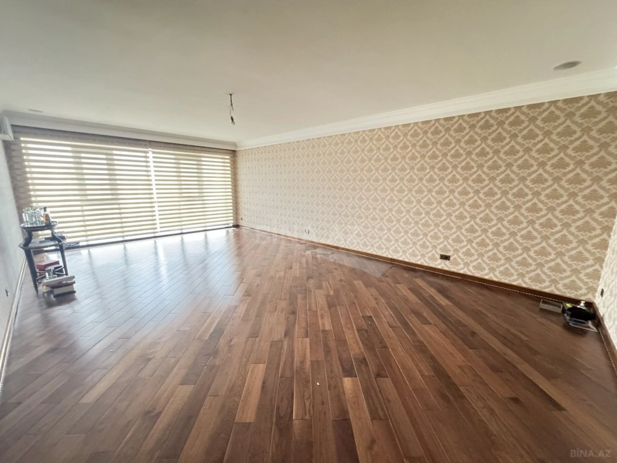 Satılır 3 otaqlı mənzil 215 m²