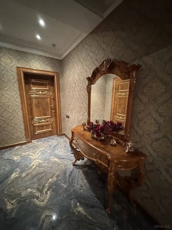 Satılır 3 otaqlı mənzil 215 m²