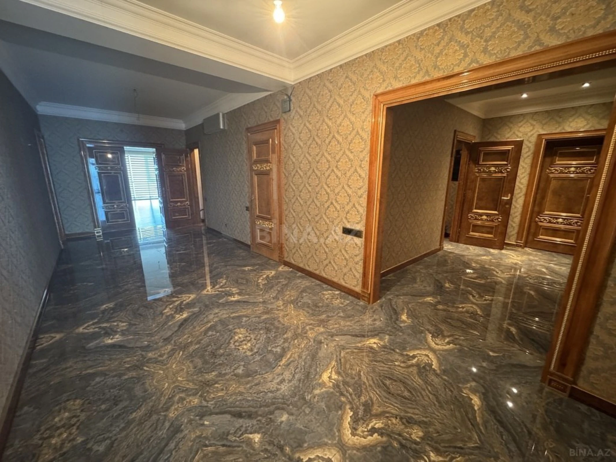 Satılır 3 otaqlı mənzil 215 m²
