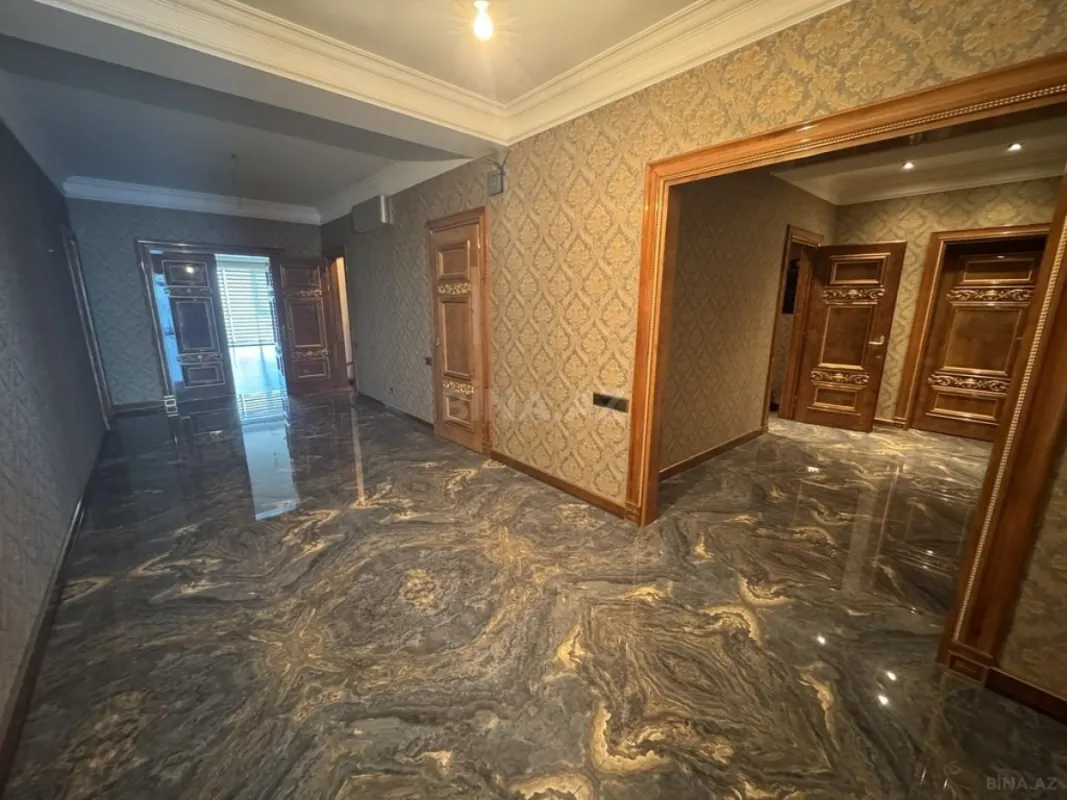 Satılır 3 otaqlı mənzil 215 m²