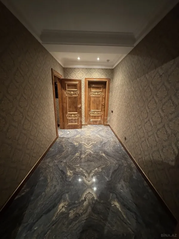 Satılır 3 otaqlı mənzil 215 m²