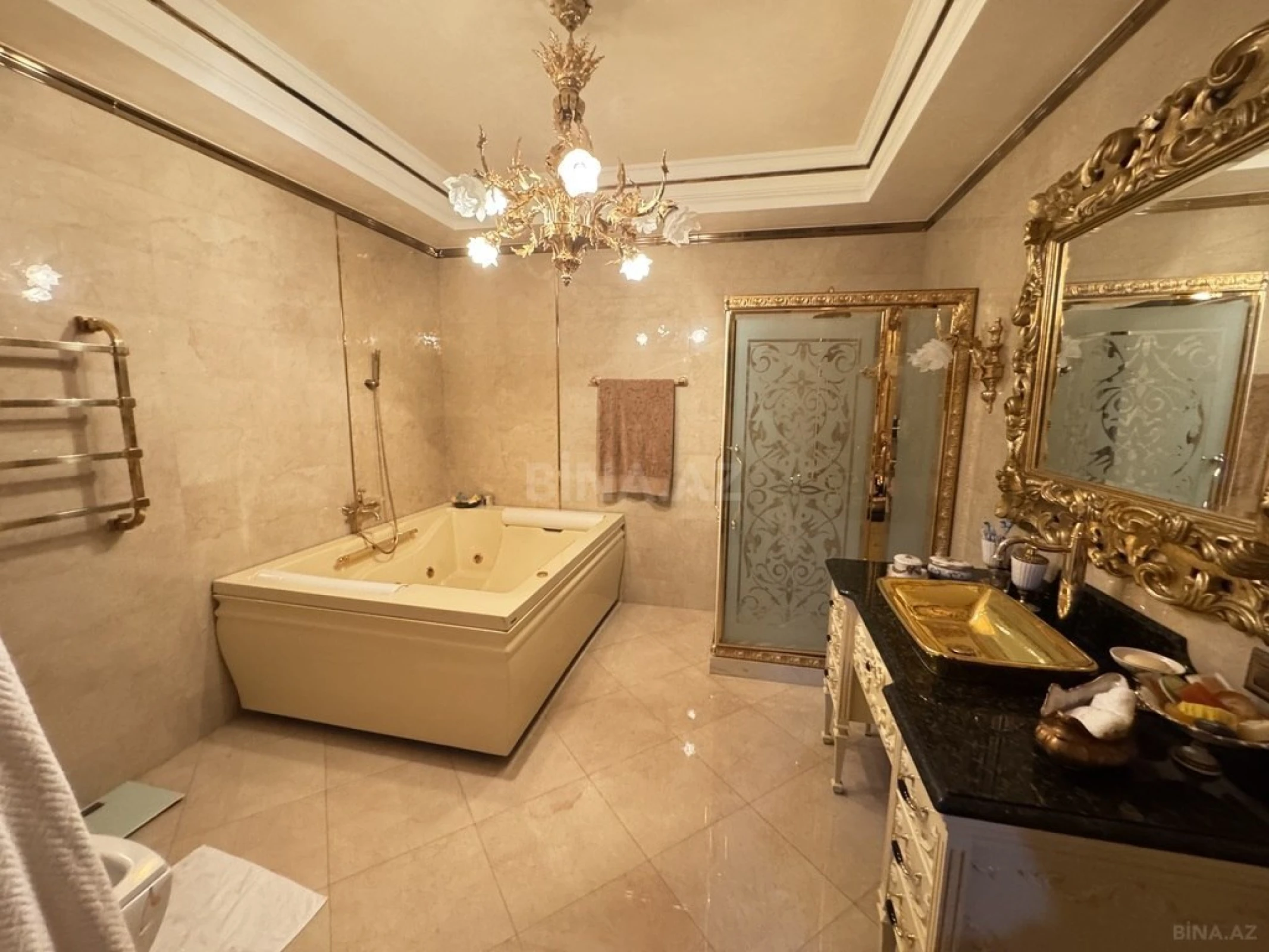 Satılır 3 otaqlı mənzil 215 m²