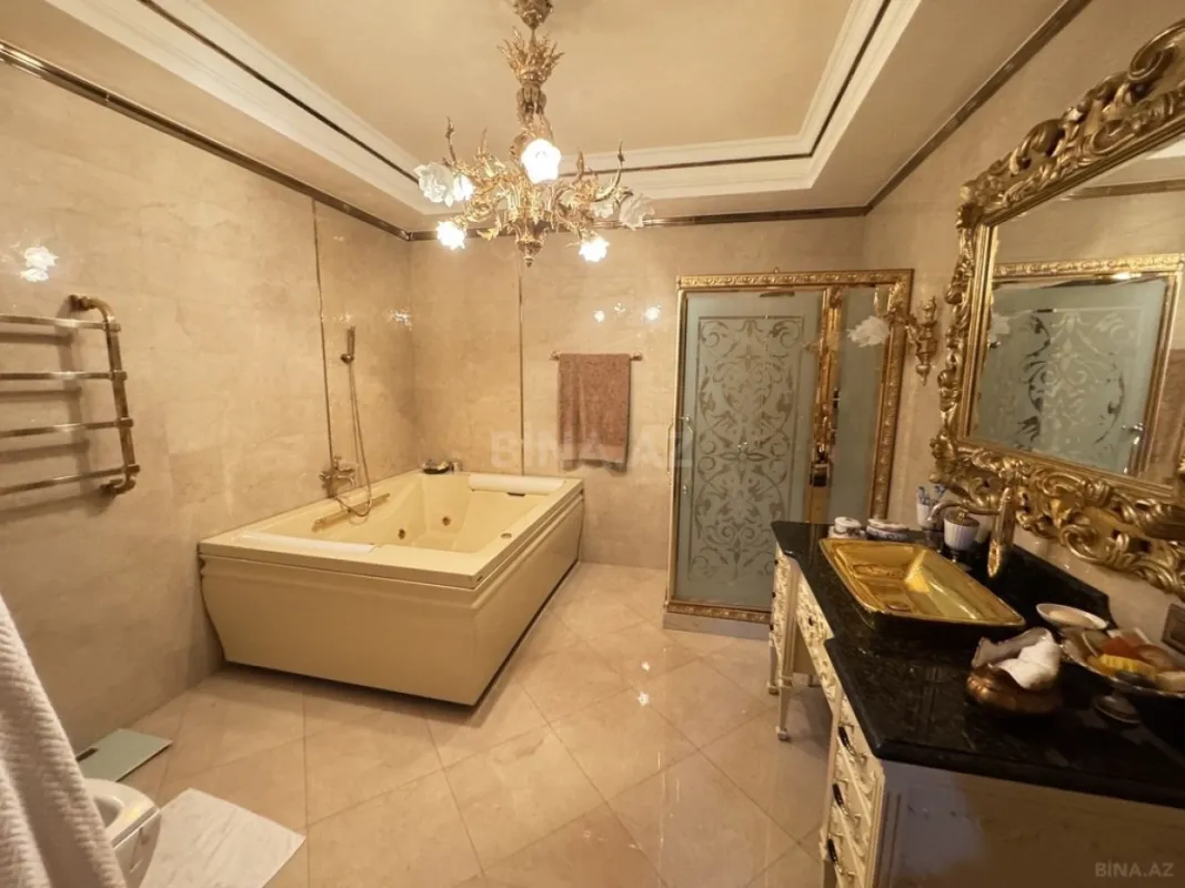 Satılır 3 otaqlı mənzil 215 m²