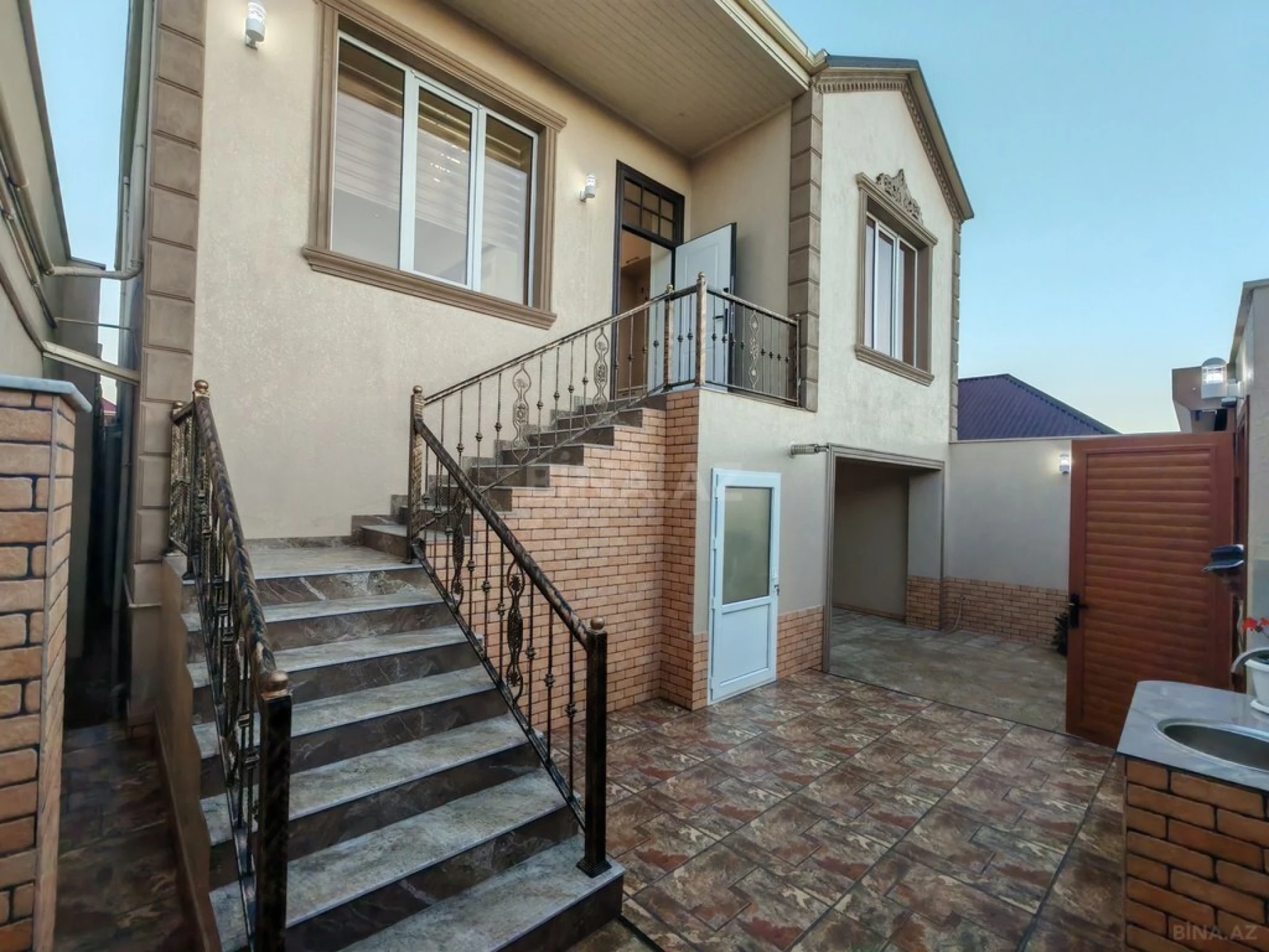 Satılır 6 otaqlı həyət evi 180 m²