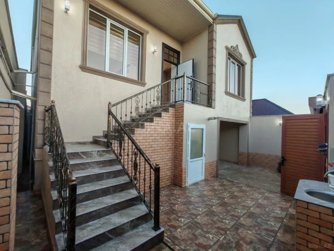 Satılır 6 otaqlı həyət evi 180 m²