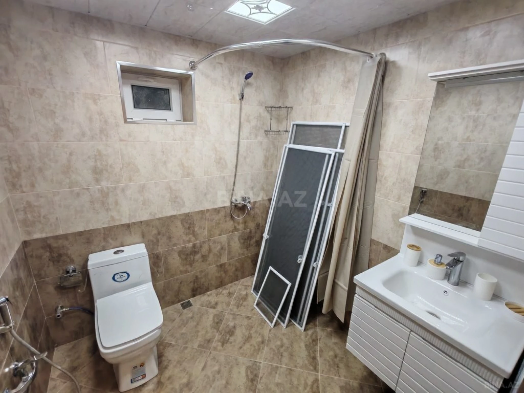 Satılır 6 otaqlı həyət evi 180 m²