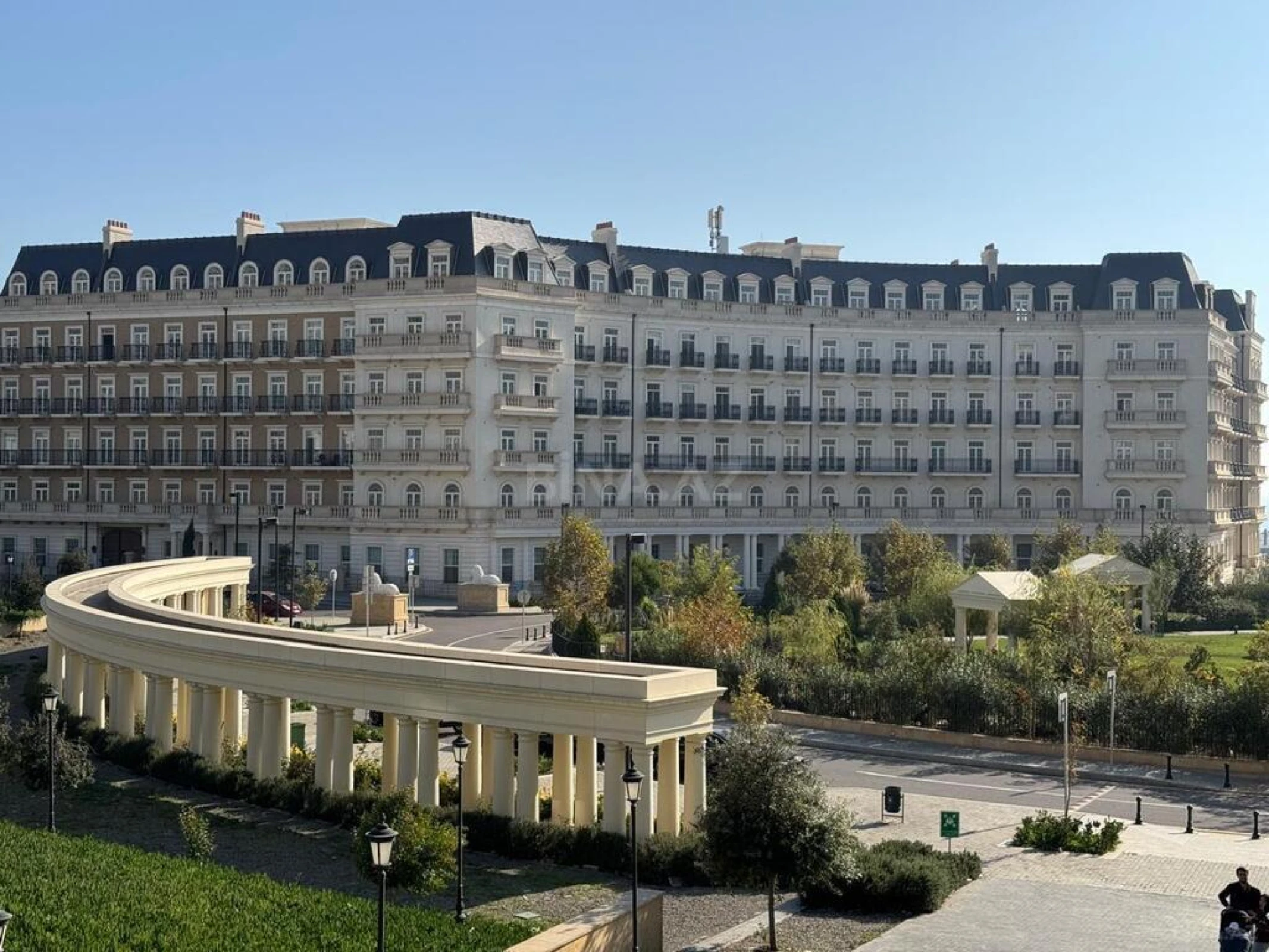 Satılır 3 otaqlı mənzil 145 m²