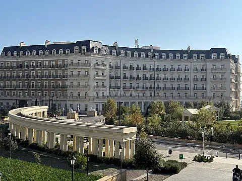 Satılır 3 otaqlı mənzil 145 m²