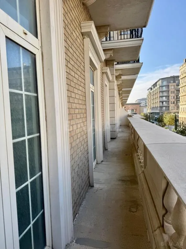 Satılır 3 otaqlı mənzil 145 m²