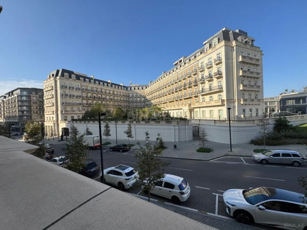 Satılır 3 otaqlı mənzil 145 m²