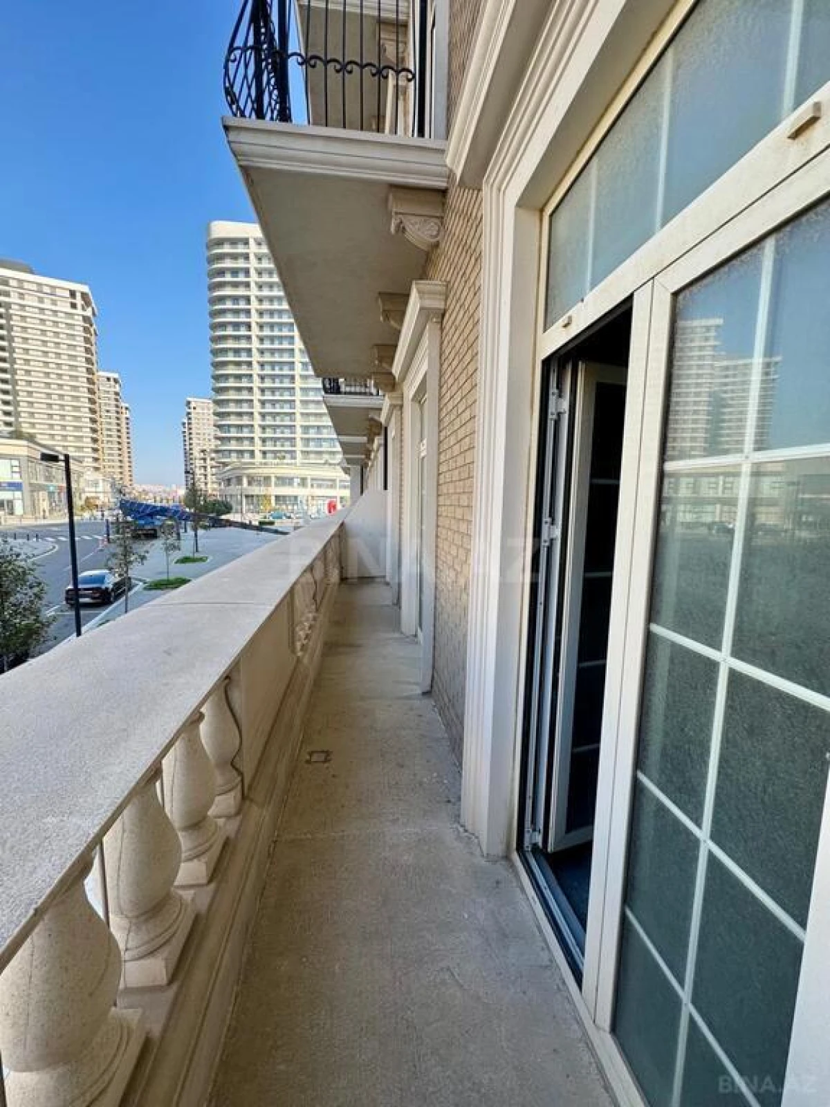 Satılır 3 otaqlı mənzil 145 m²