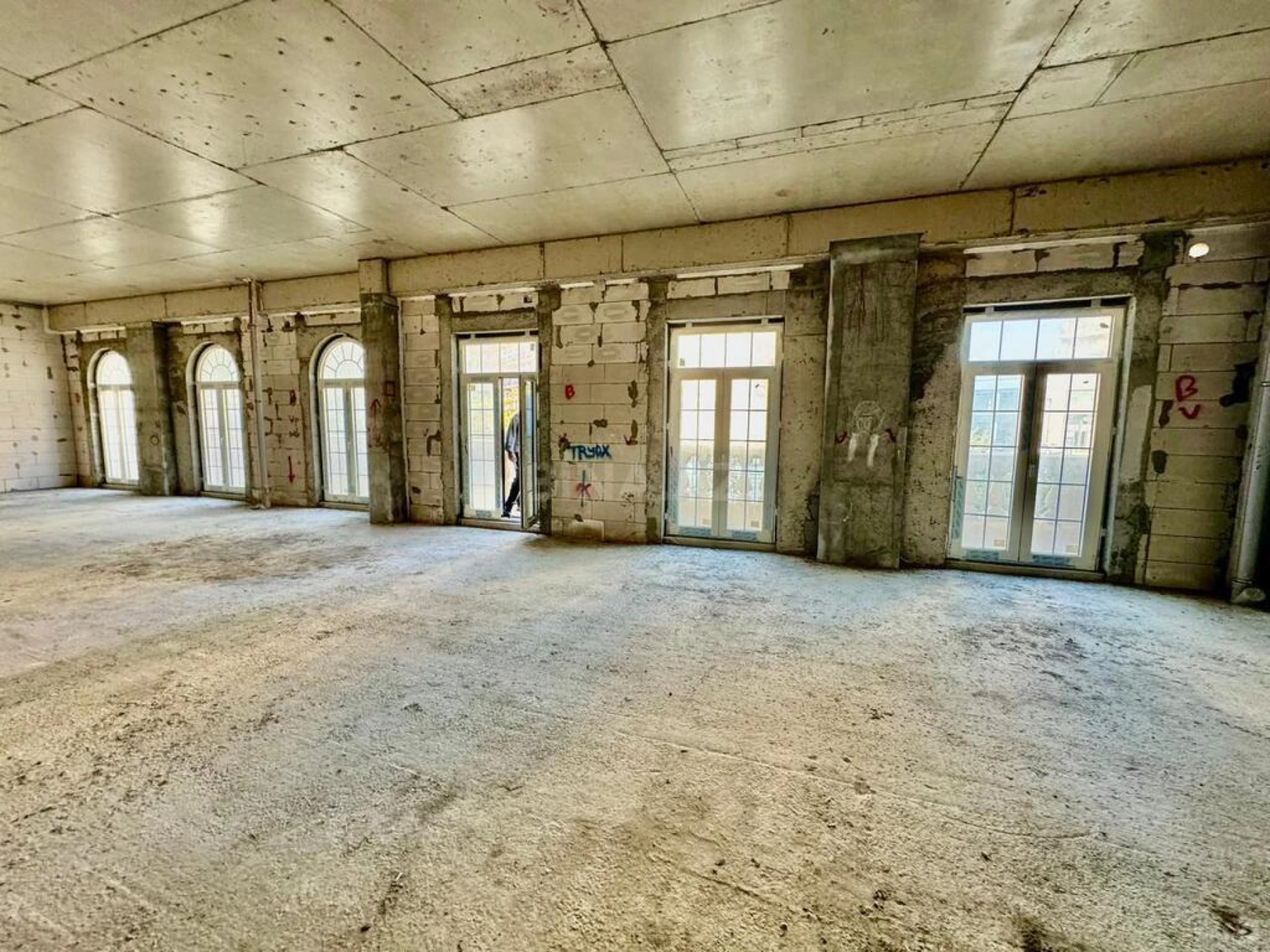 Satılır 3 otaqlı mənzil 145 m²