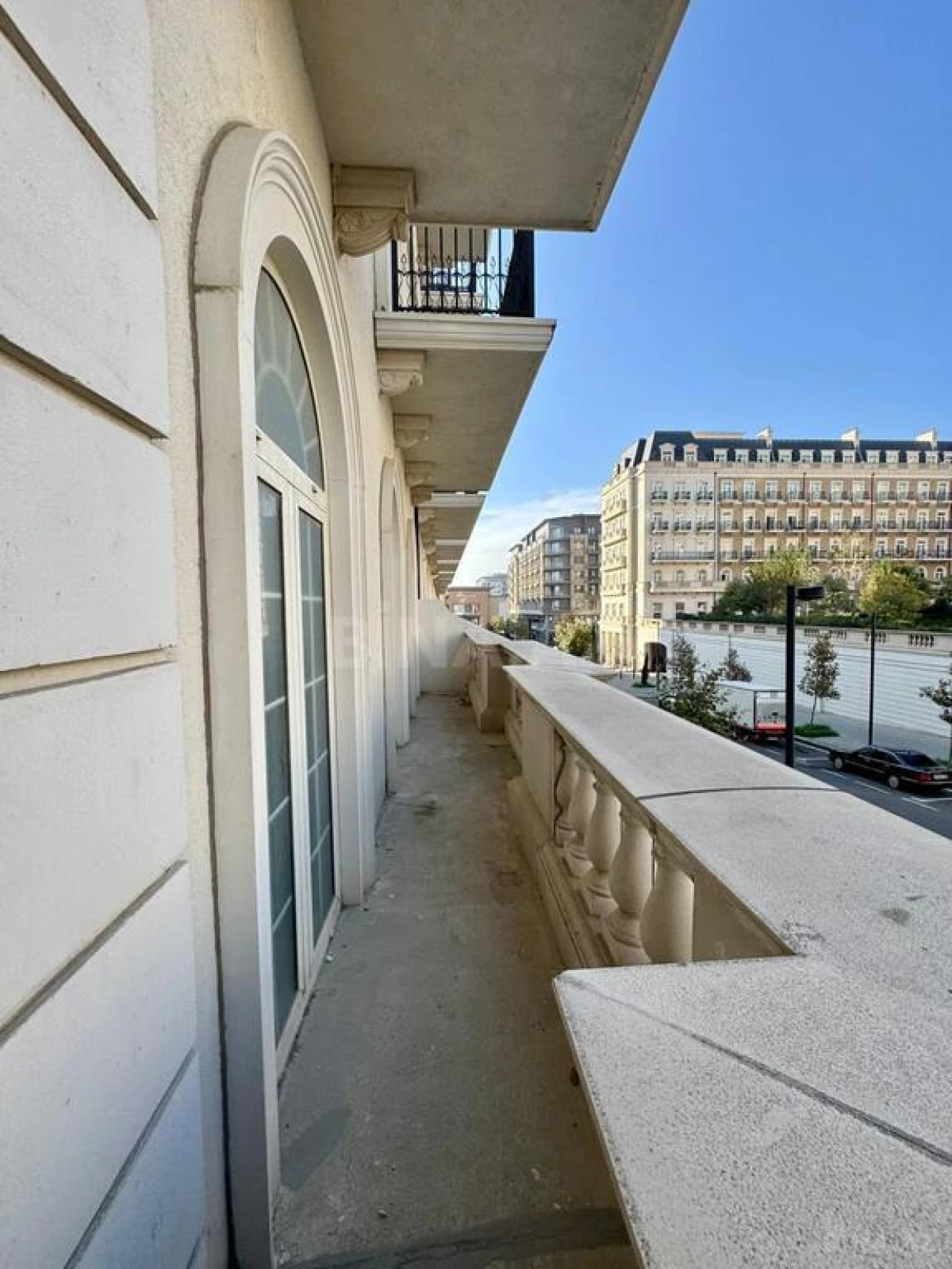 Satılır 3 otaqlı mənzil 145 m²