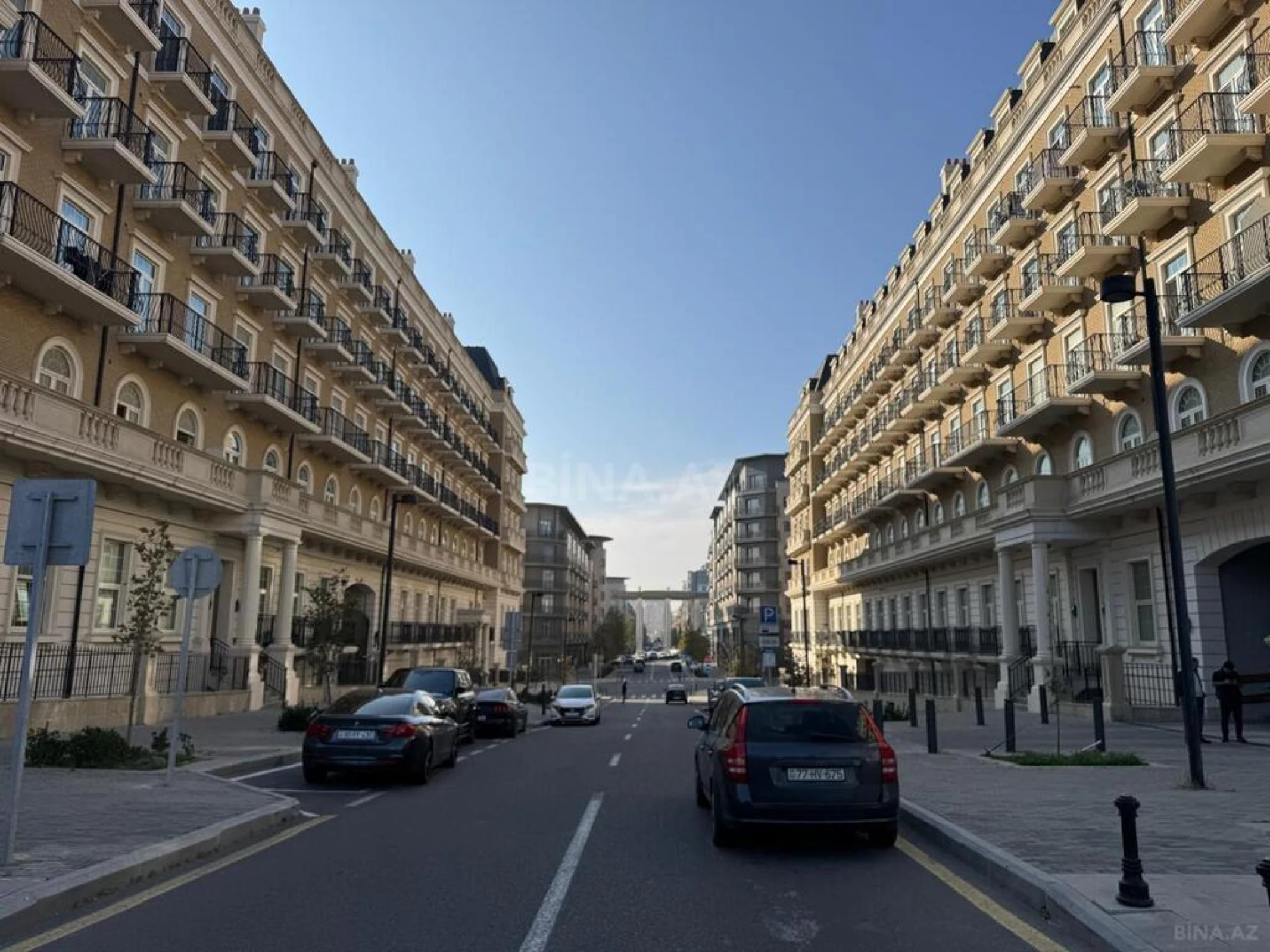 Satılır 3 otaqlı mənzil 145 m²