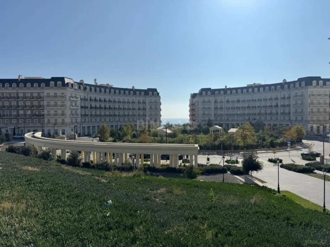 Satılır 3 otaqlı mənzil 145 m²