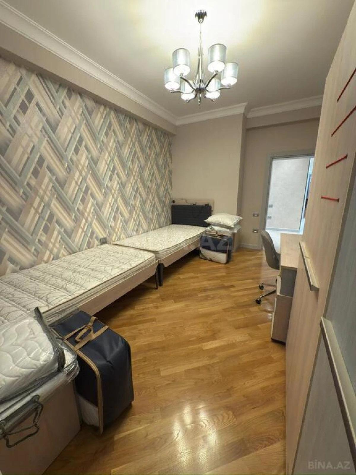 Satılır 3 otaqlı mənzil 108 m²