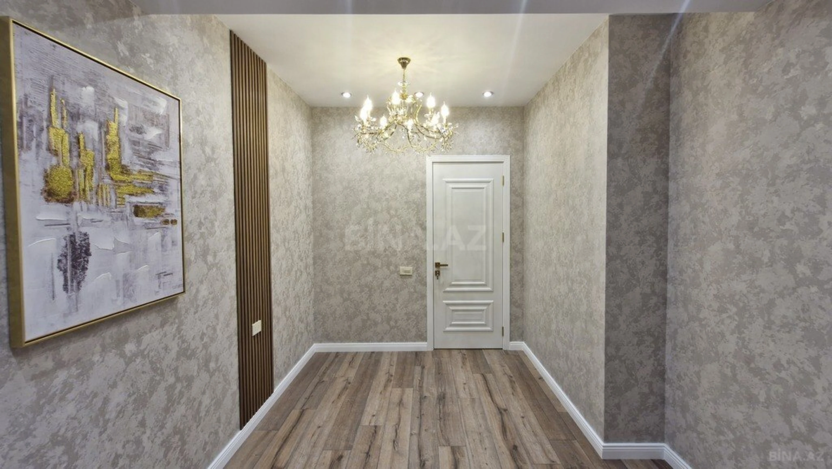 Satılır 4 otaqlı mənzil 107 m²
