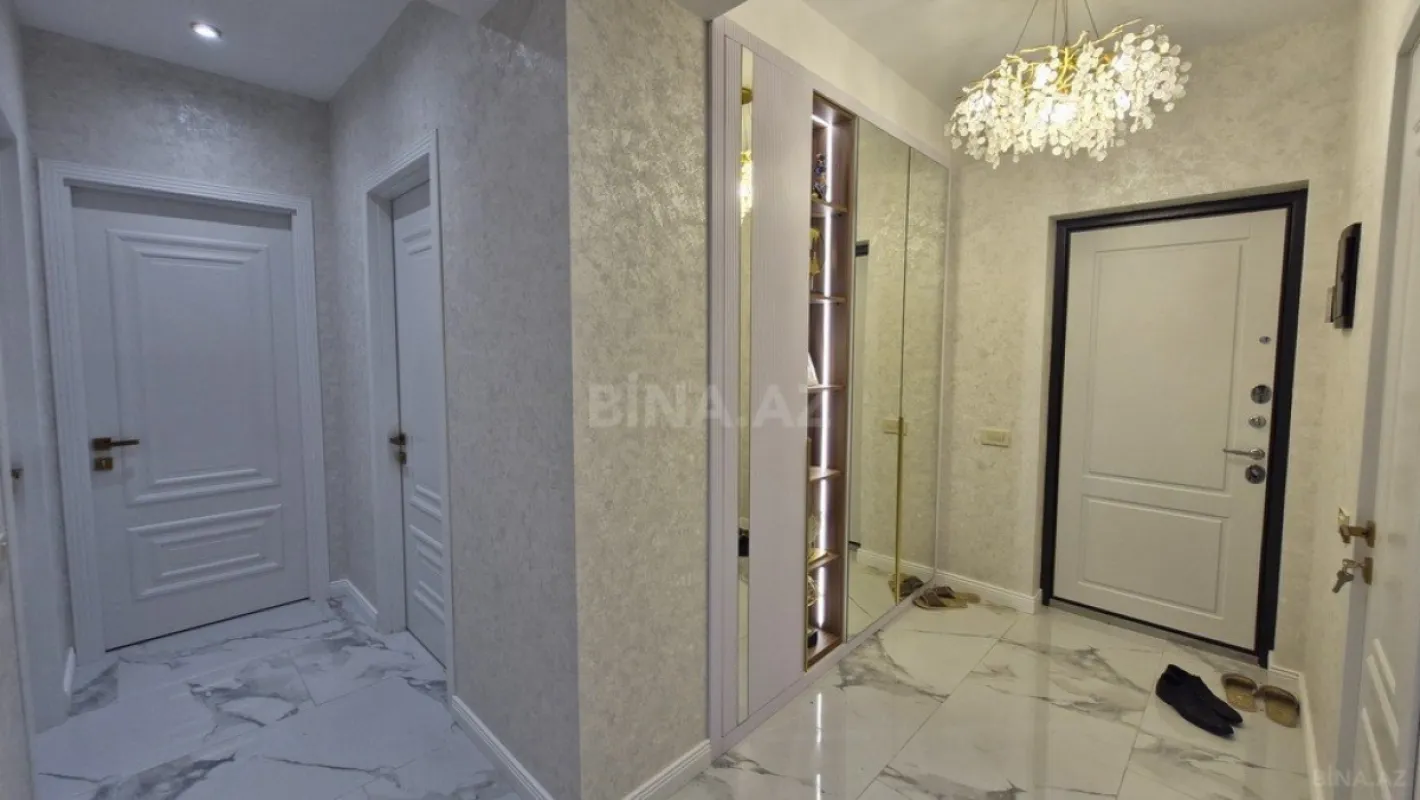 Satılır 4 otaqlı mənzil 107 m²