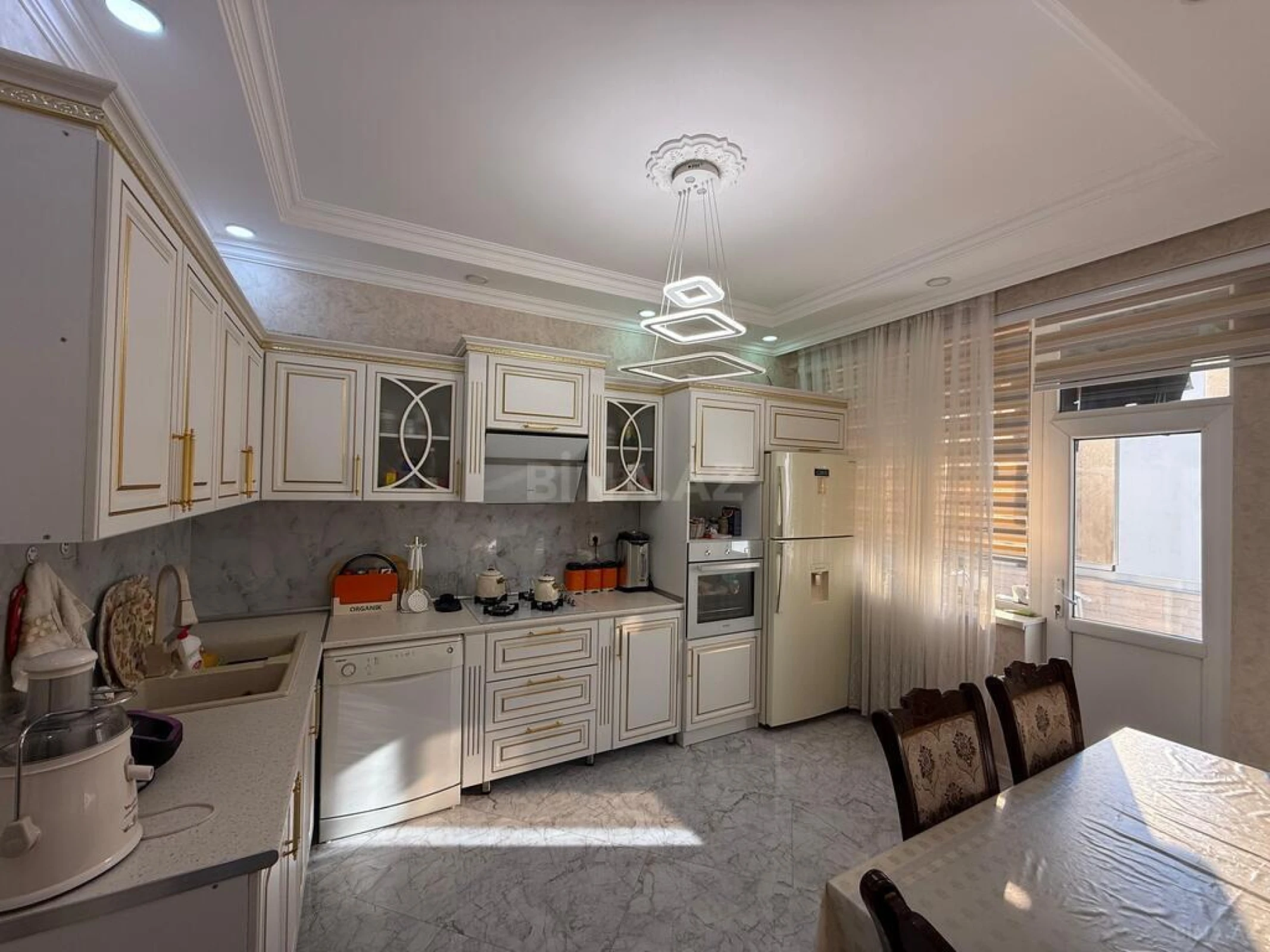 Satılır 3 otaqlı mənzil 115 m²