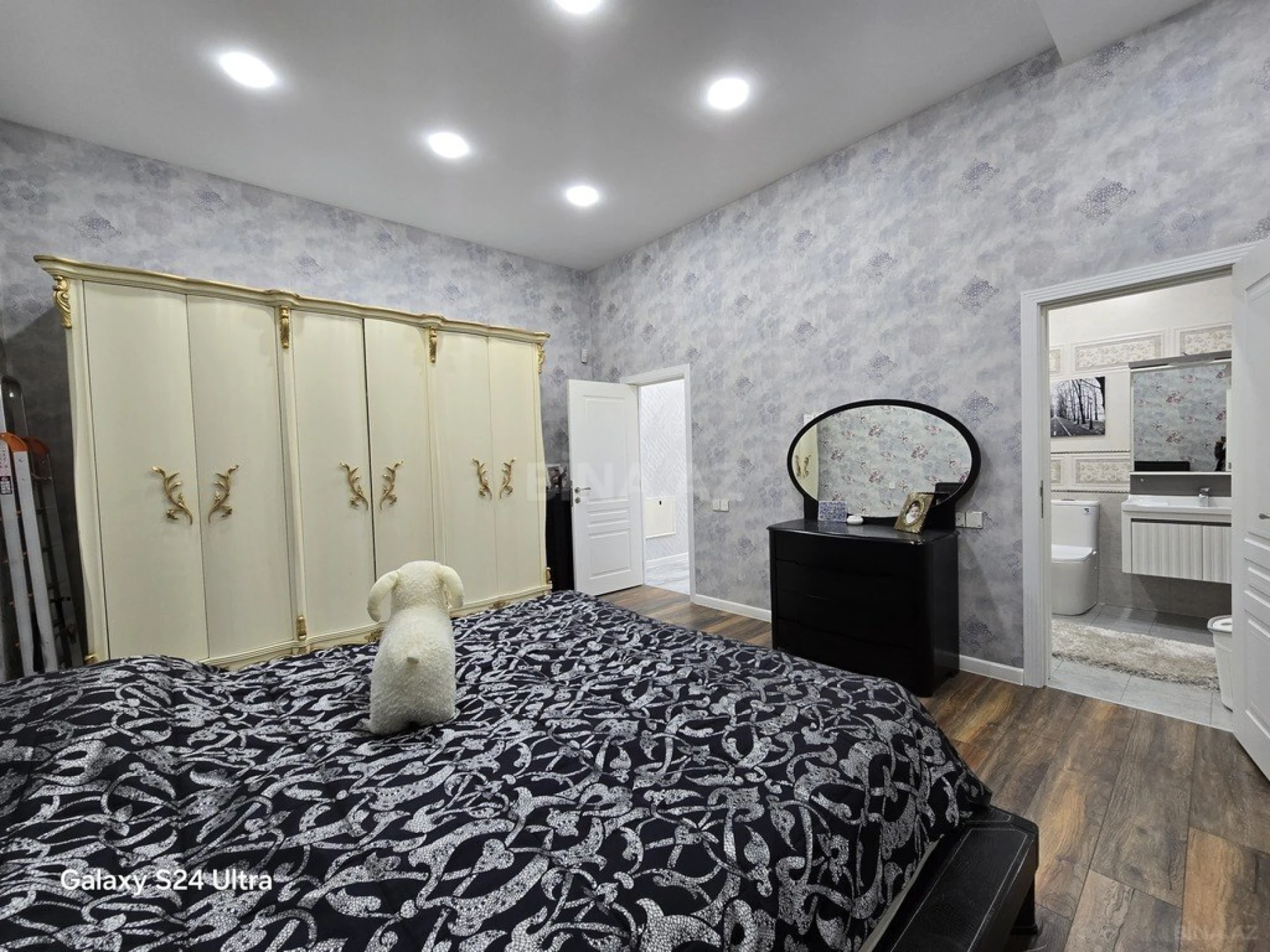 Satılır 4 otaqlı həyət evi 200 m²